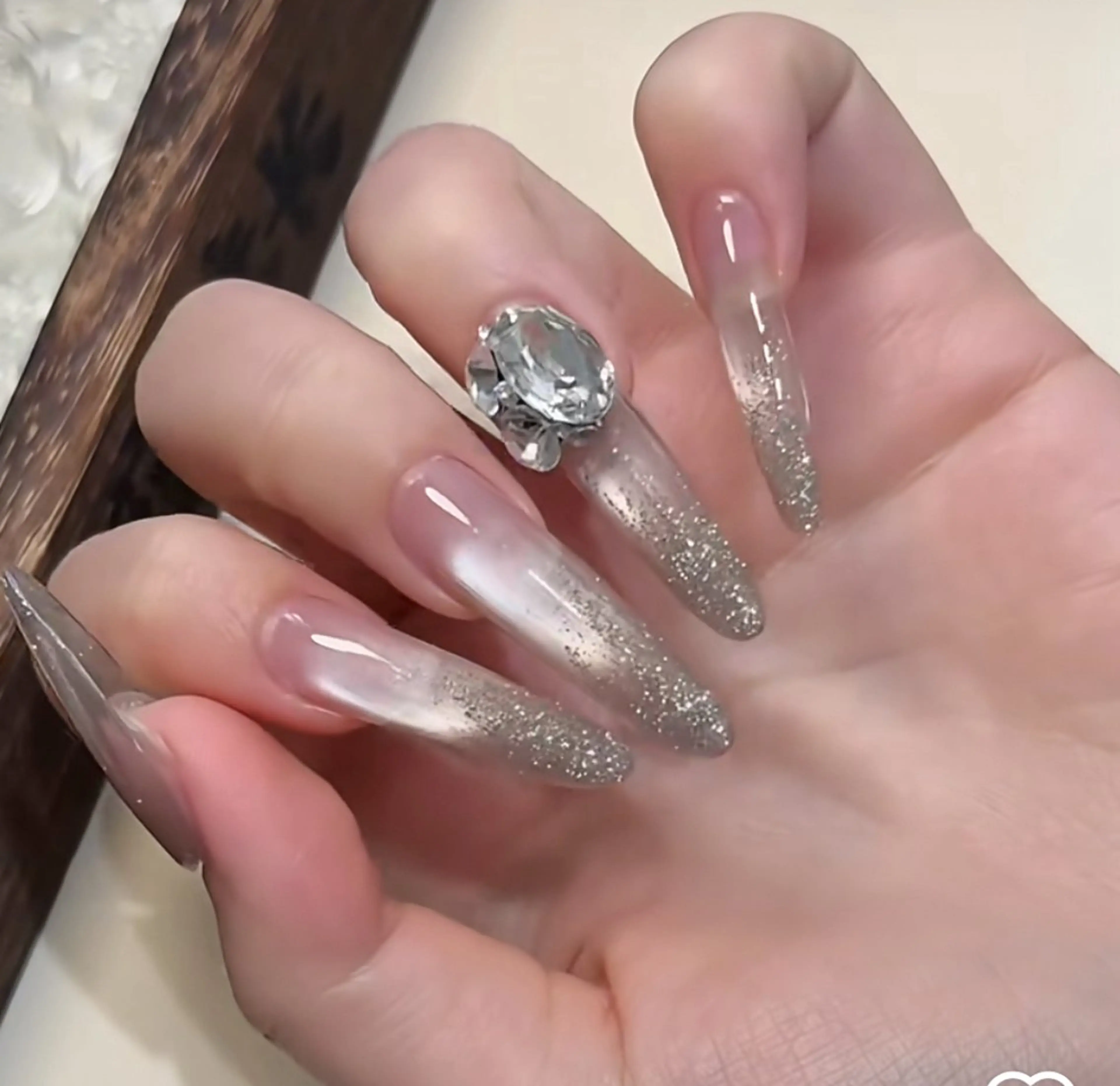 ネイル ボルドー ブラウン マグネットネイル ニュアンスネイル シンプルネイル ハンドネイル iNEKO所属・Lee Leeのネイルデザイン