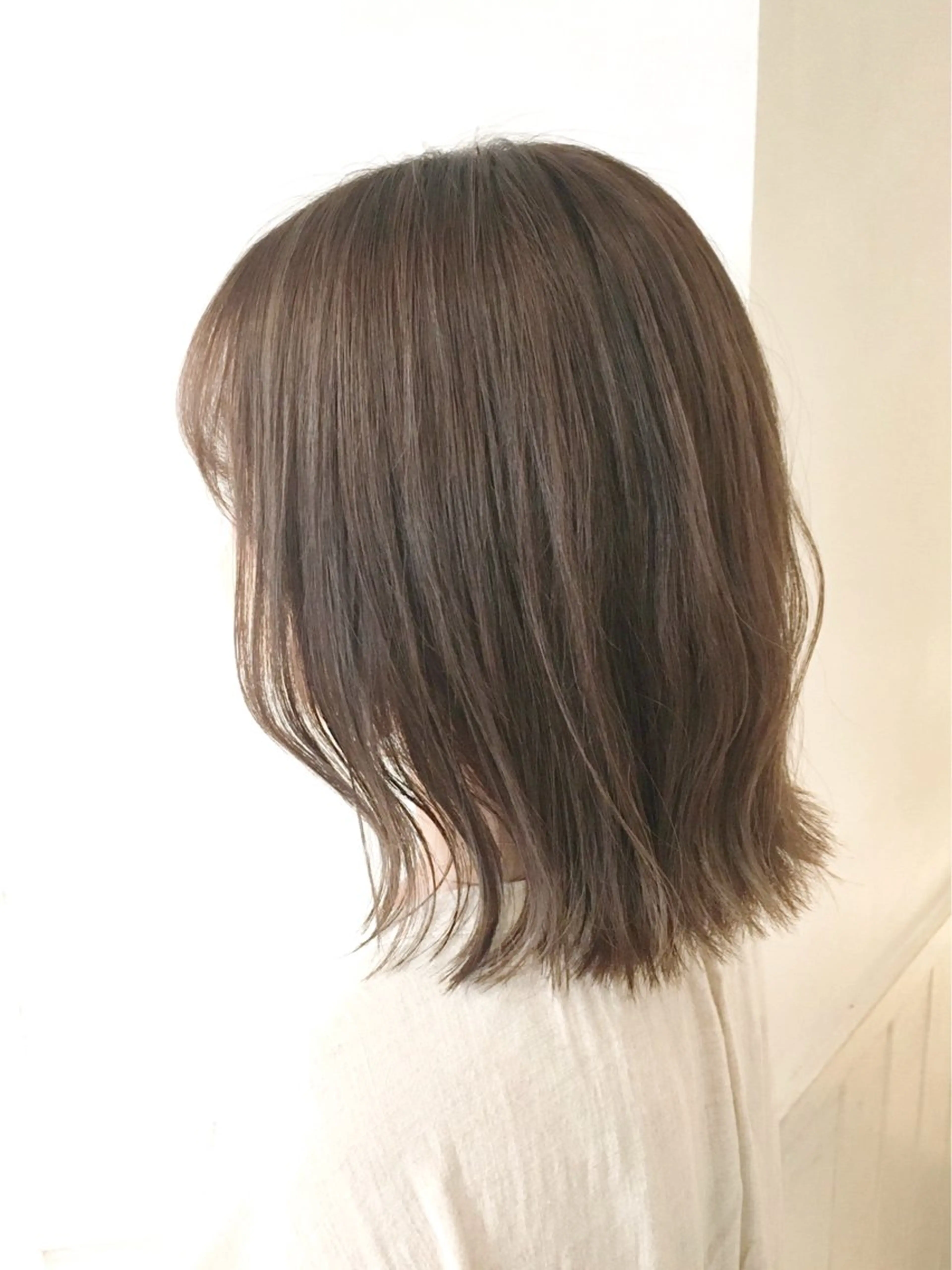 ミディアム カラー ヘアアレンジ ベージュカラー ハイライトカラー オレンジ ハイライト カット ヘアカラー トリートメント Lien所属・marika  / ボブ・オリーブカラーのヘアスタイル