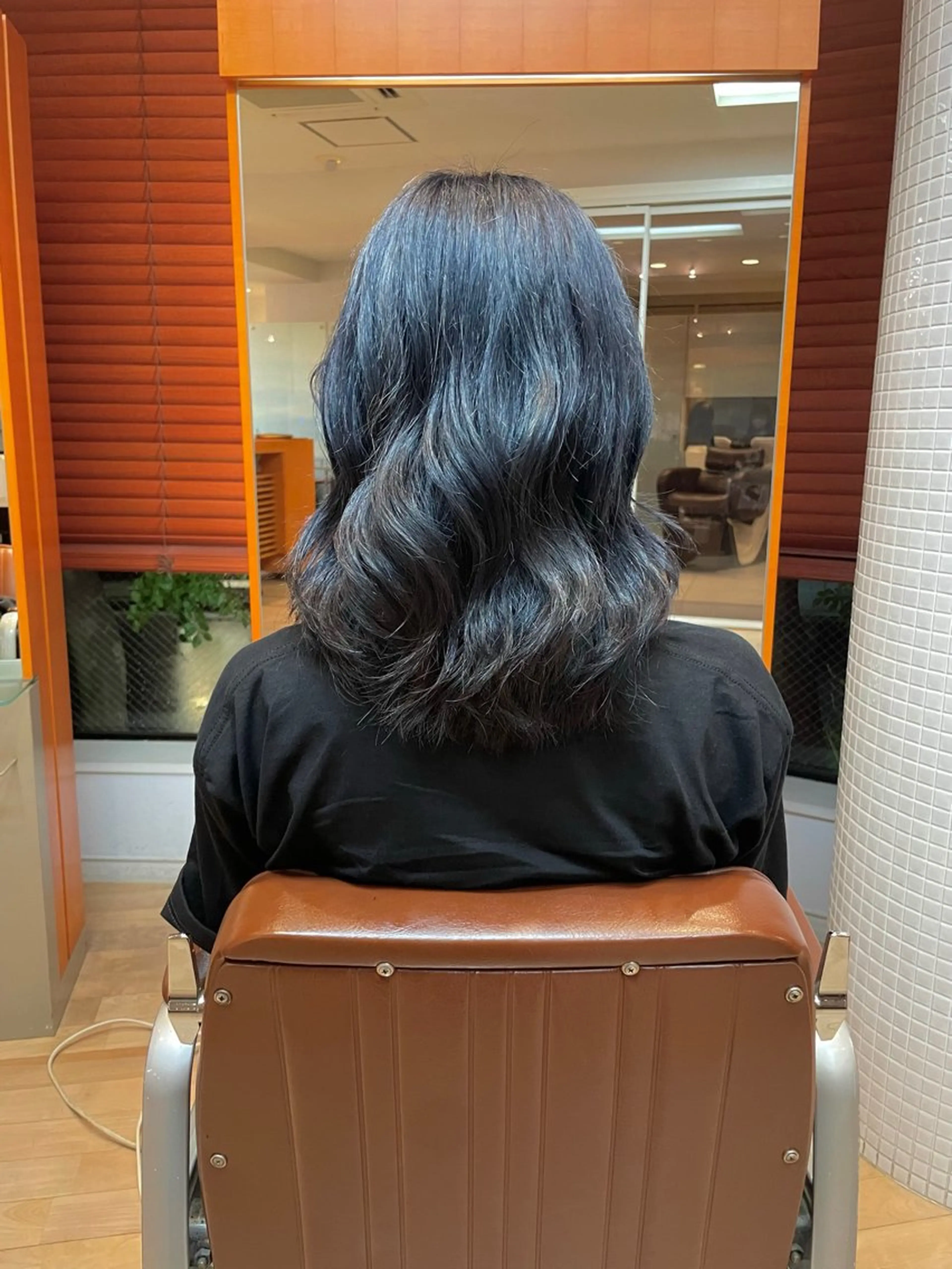 カラー L'arte所属・松並 直のヘアスタイル