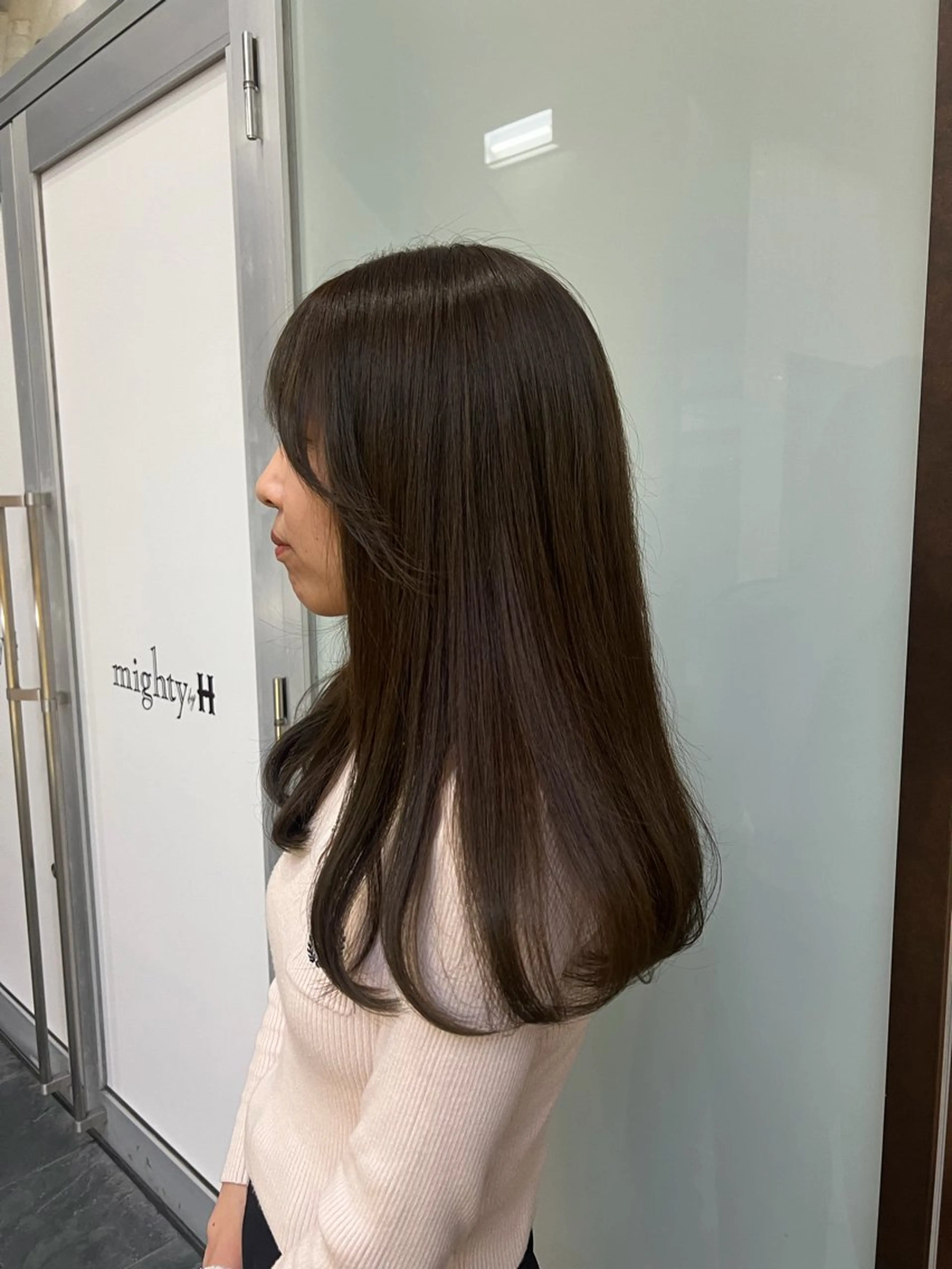 セミロング ヘアカラー トリートメント 栄　mighty by H所属・田中 蘭菜のヘアスタイル