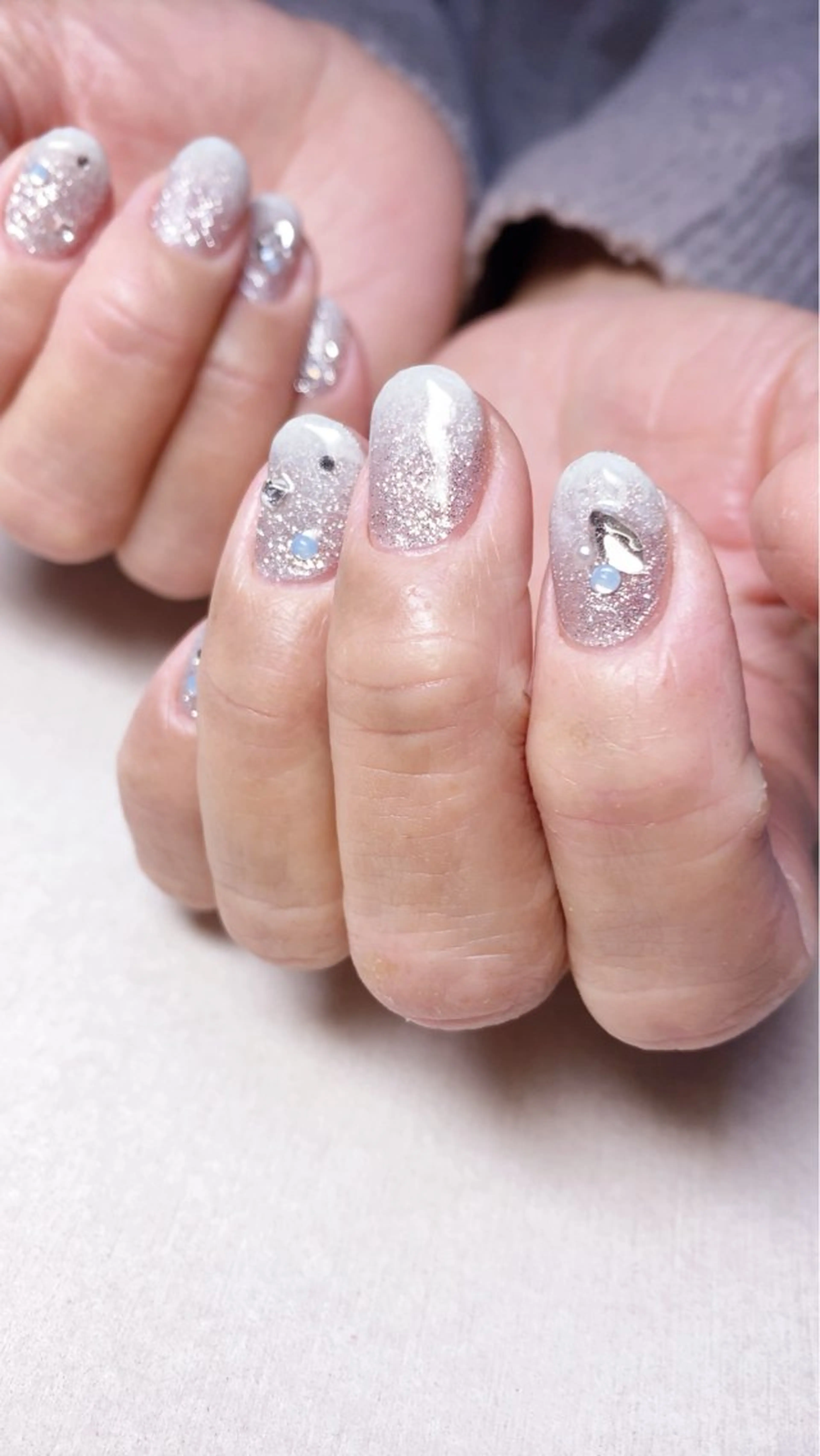 ネイル アートネイル ブルー フラッシュネイル グラデーション キラキラネイル irooo 21のネイルデザイン