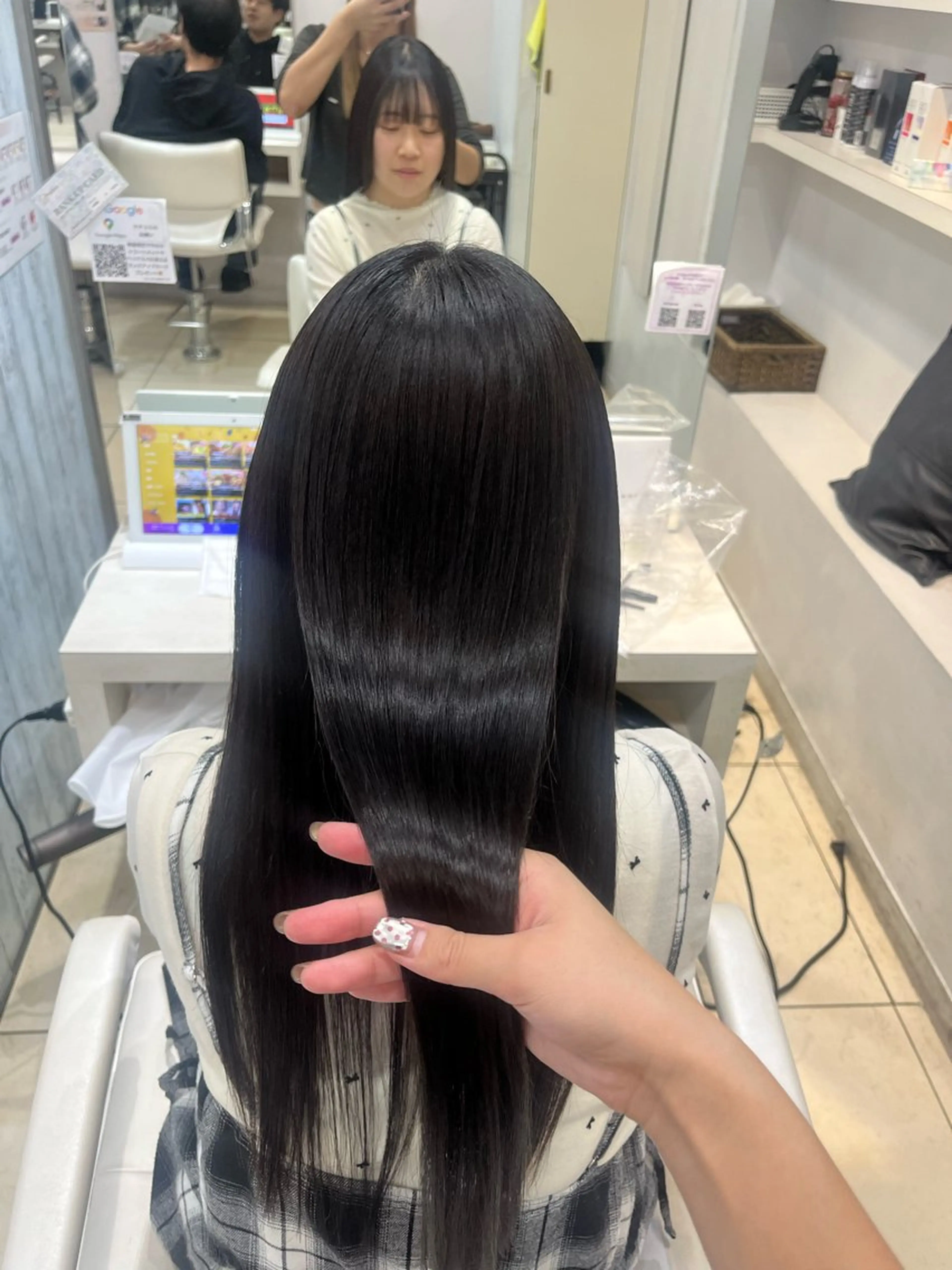 セミロング 縮毛矯正 【髪質改善カラー】 あむ·. ⟡ 🖤のヘアスタイル