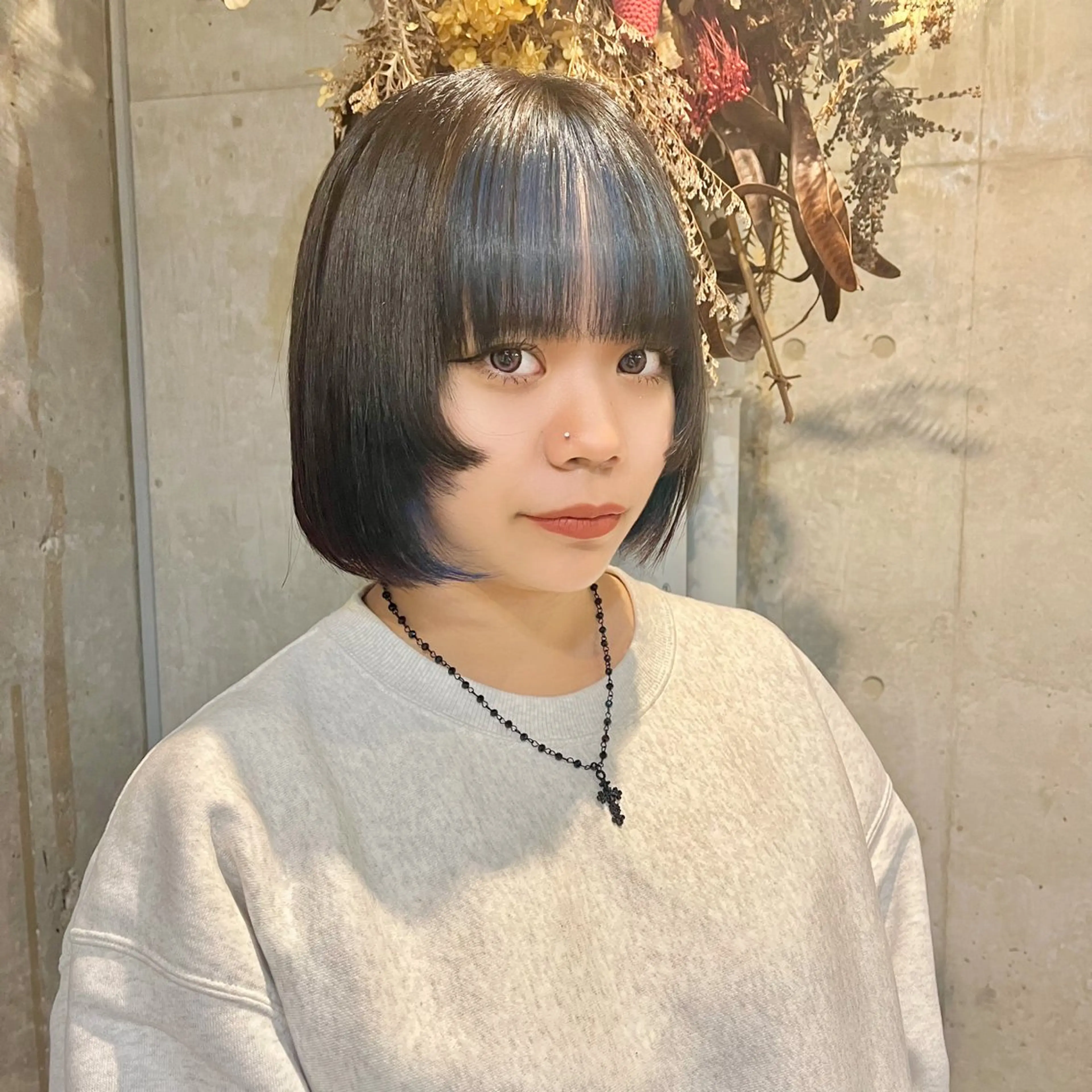 ショート カラー ベージュカラー ブルーカラー インナーカラー 顔まわりレイヤー レイヤーカット カット 藤澤 夏実/インナーカラーのヘアスタイル