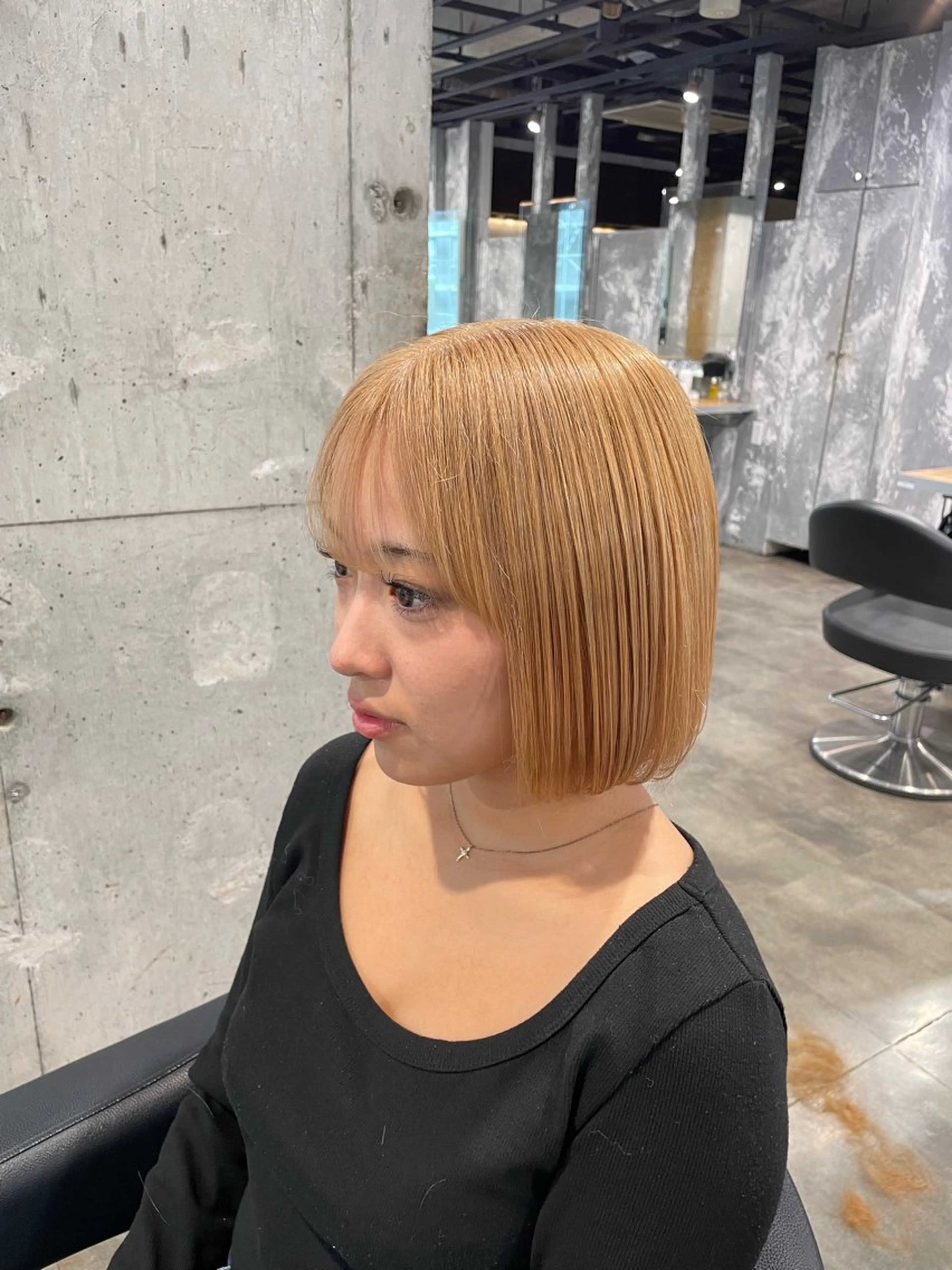 ショート カラー ヘアカラー ハイトーンブロンド 横浜💞ミオのヘアスタイル
