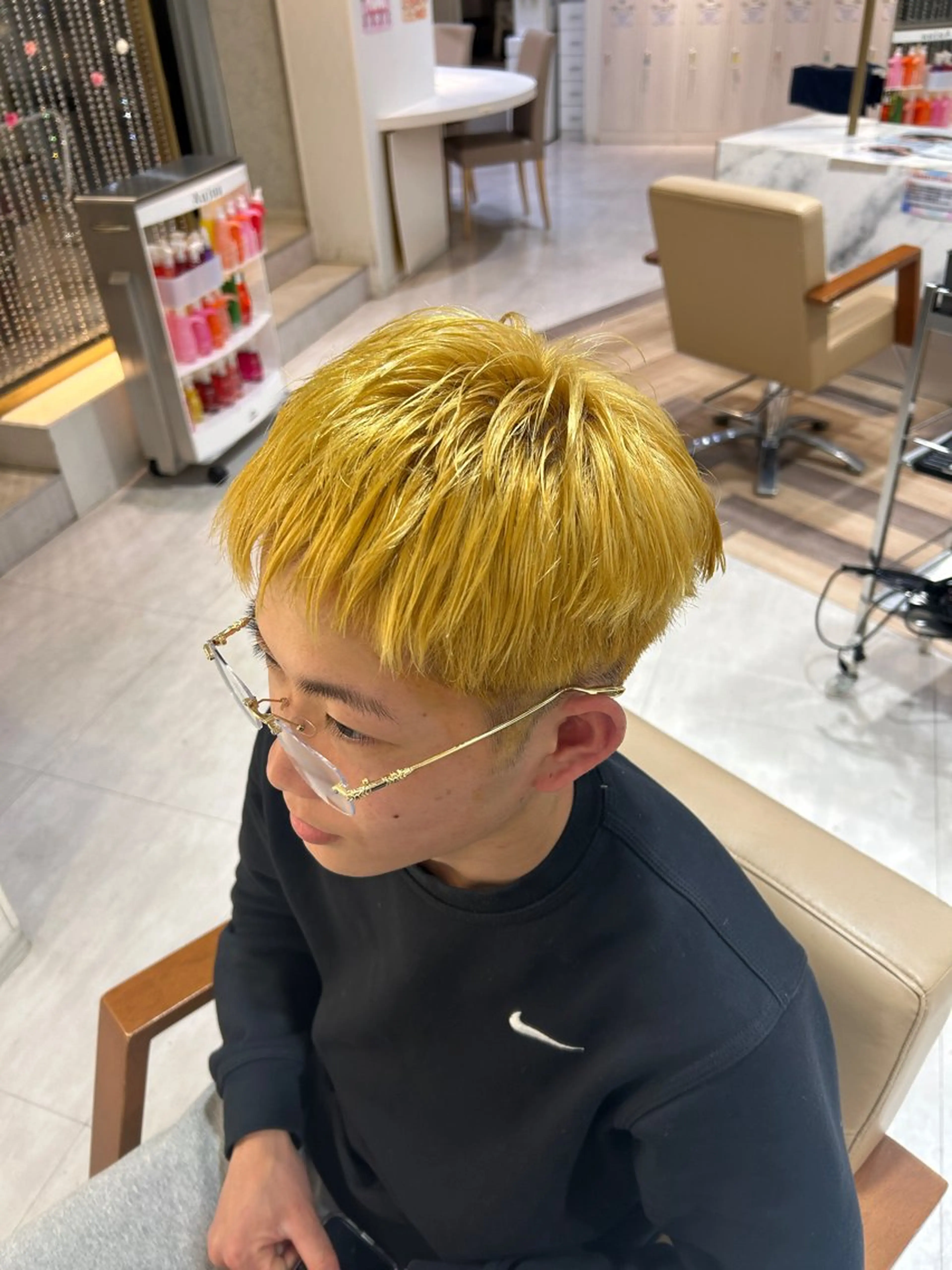 ショート カラー パーマ メンズ メンズブリーチ ブリーチ ダブルカラー イエローカラー 髪質改善 ヘアカラー Yuu/髪質改善 デザインカラーのヘアスタイル