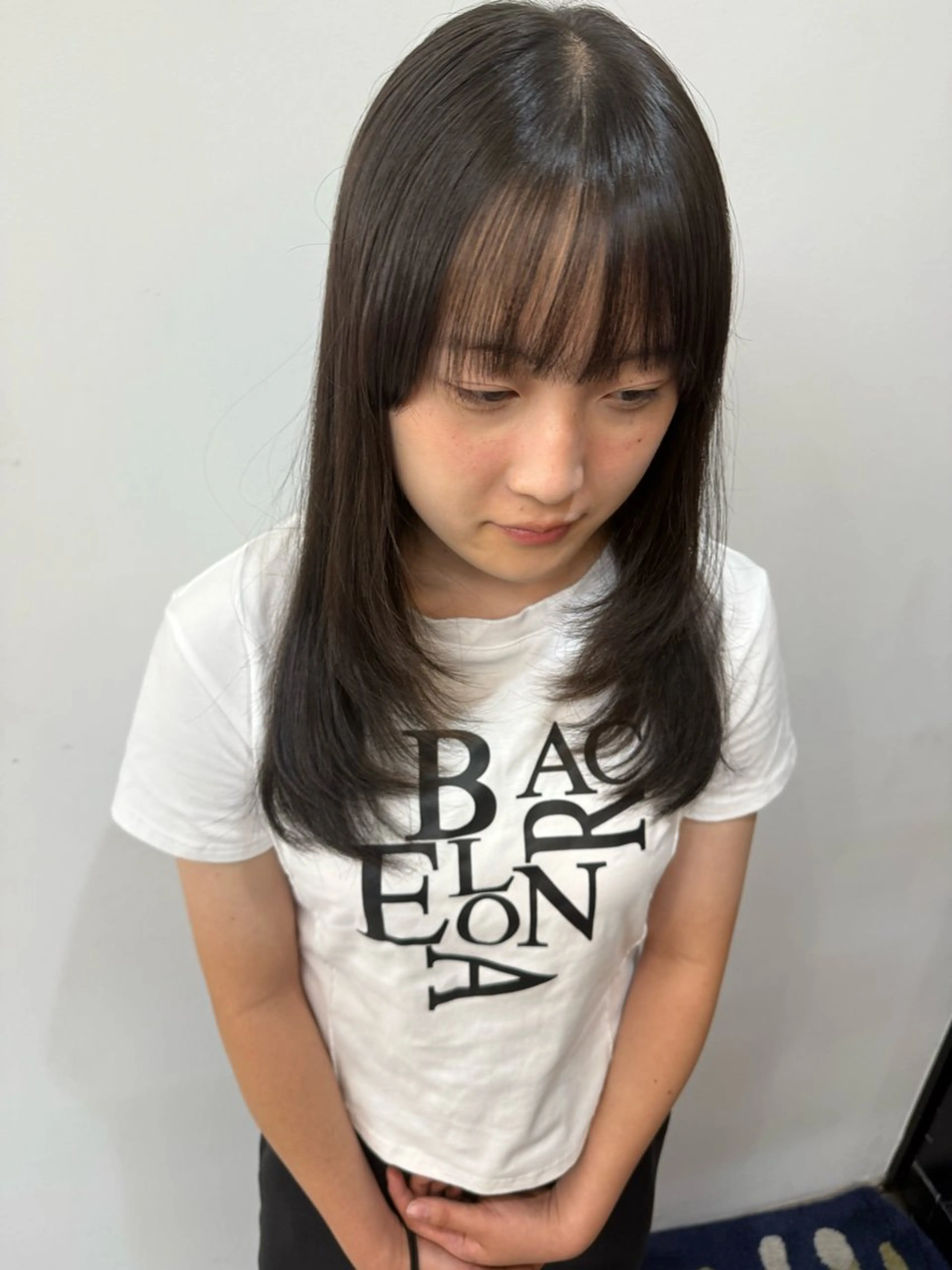 セミロング レイヤーカット カット 岩渕 愛のヘアスタイル