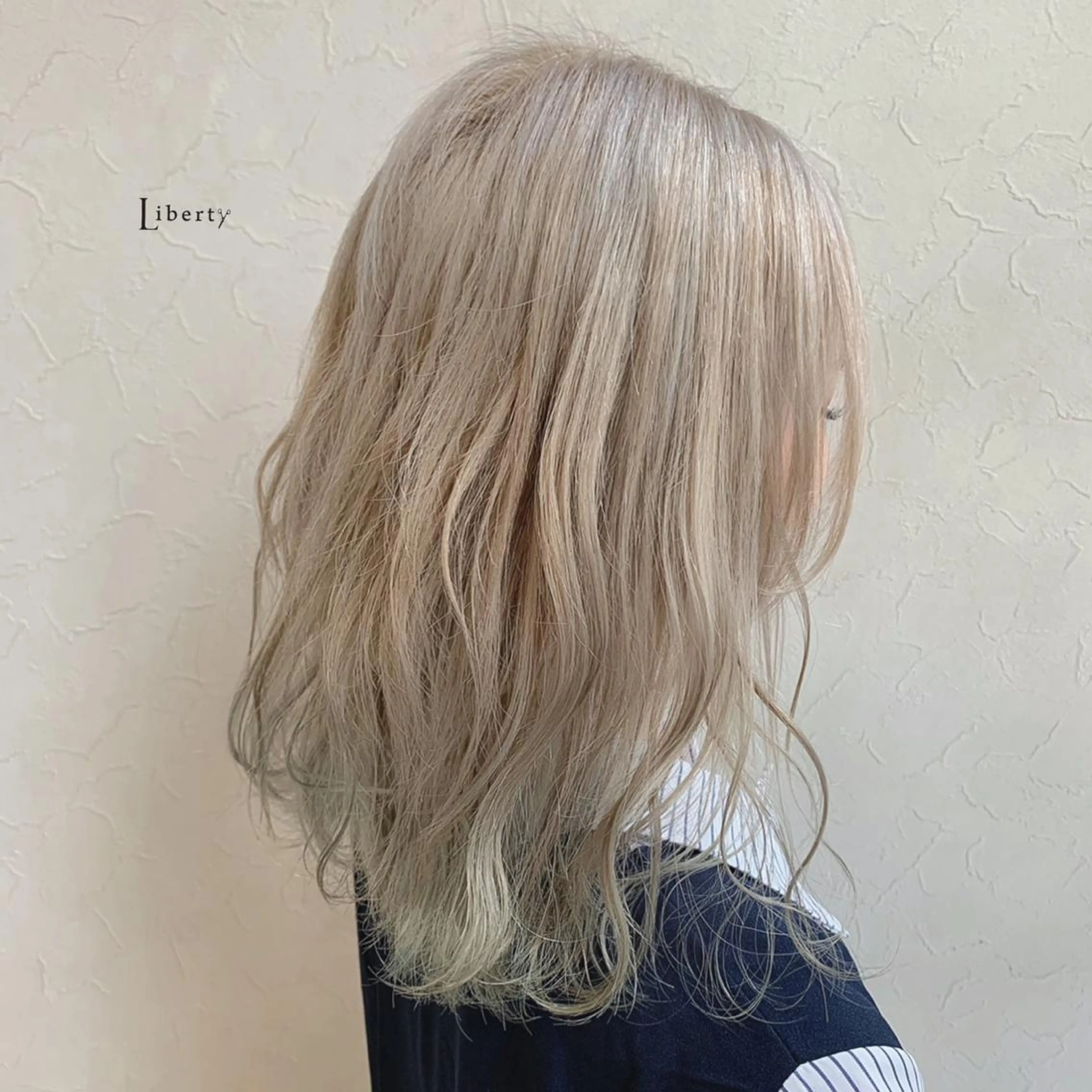 ミディアム カラー ブリーチ ヘアカラー トリートメント Liberty 店長 TAJIMAのヘアスタイル