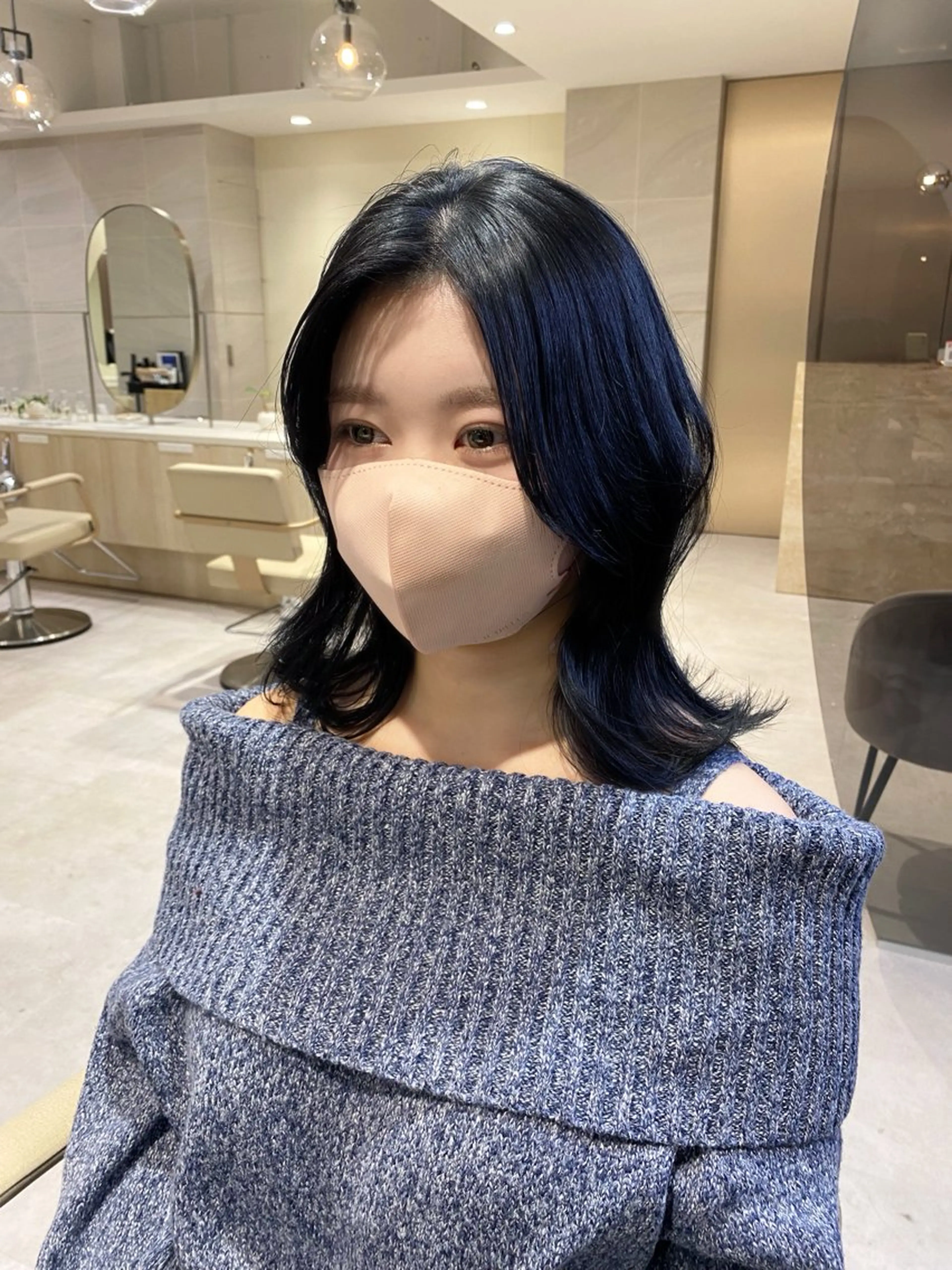 ミディアム カラー 黒髪 ブルーカラー ブルーブラック イルミナカラー くびれヘア カット ヘアカラー トリートメント ブリーチなしダブル カラー🧸🐺陽介のヘアスタイル