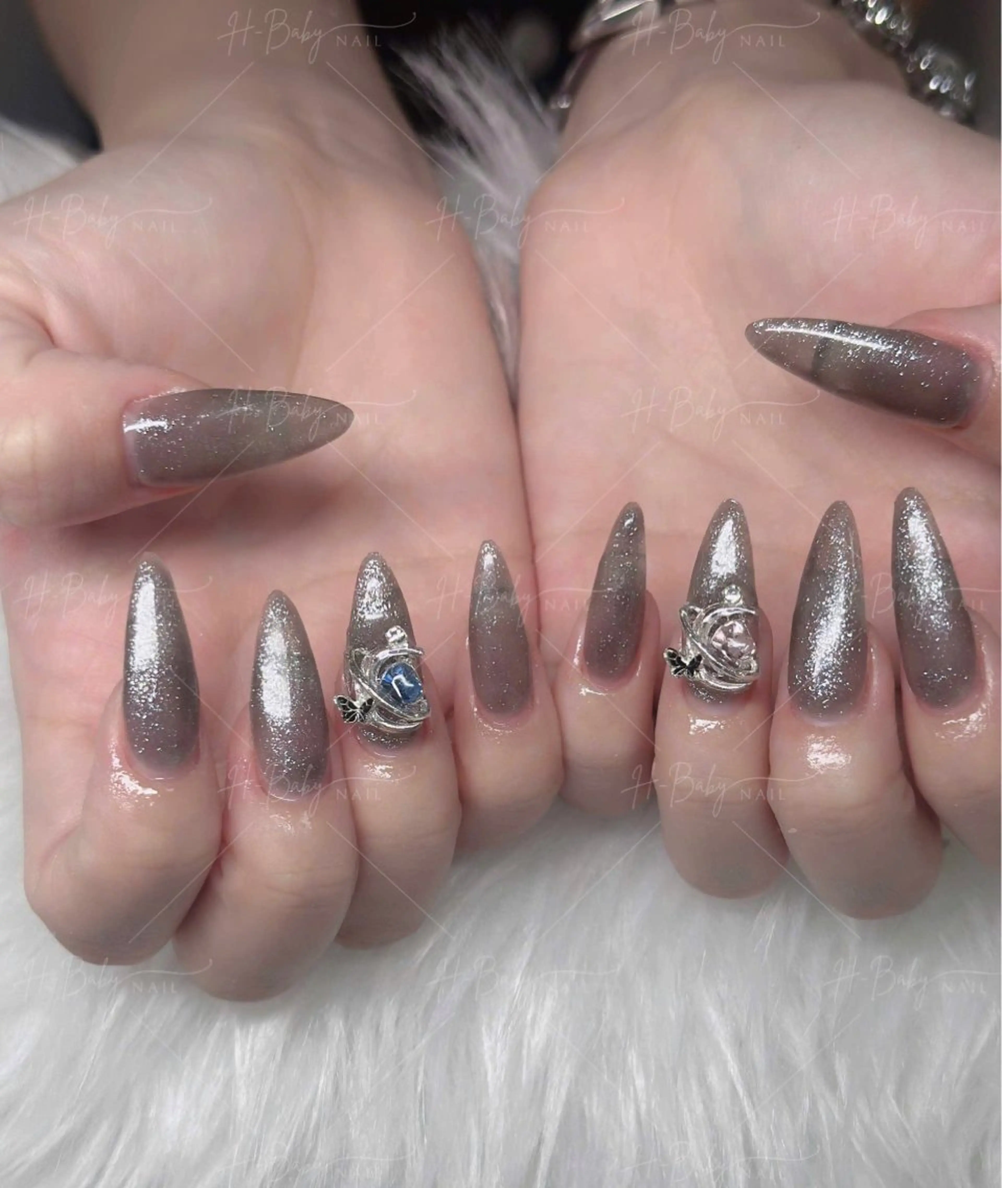 ネイル オーロラネイル フレンチネイル ジェルネイル ハロウィン キラキラネイル ハンドネイル H.baby Nail Salonのネイルデザイン