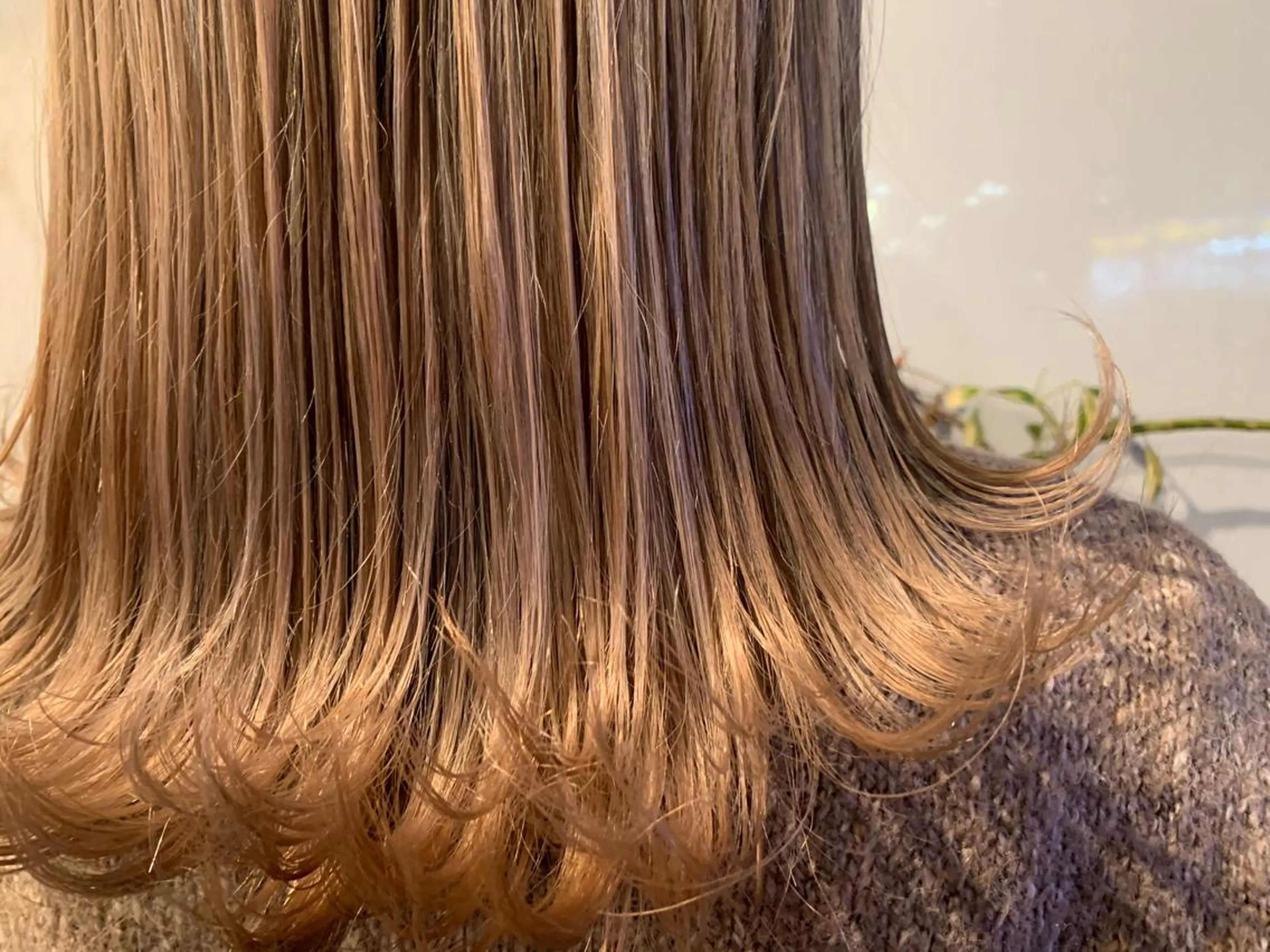 ロング カラー ベージュカラー ミルクティーベージュ ヘアカラー トリートメント あべ ゆうかのヘアスタイル