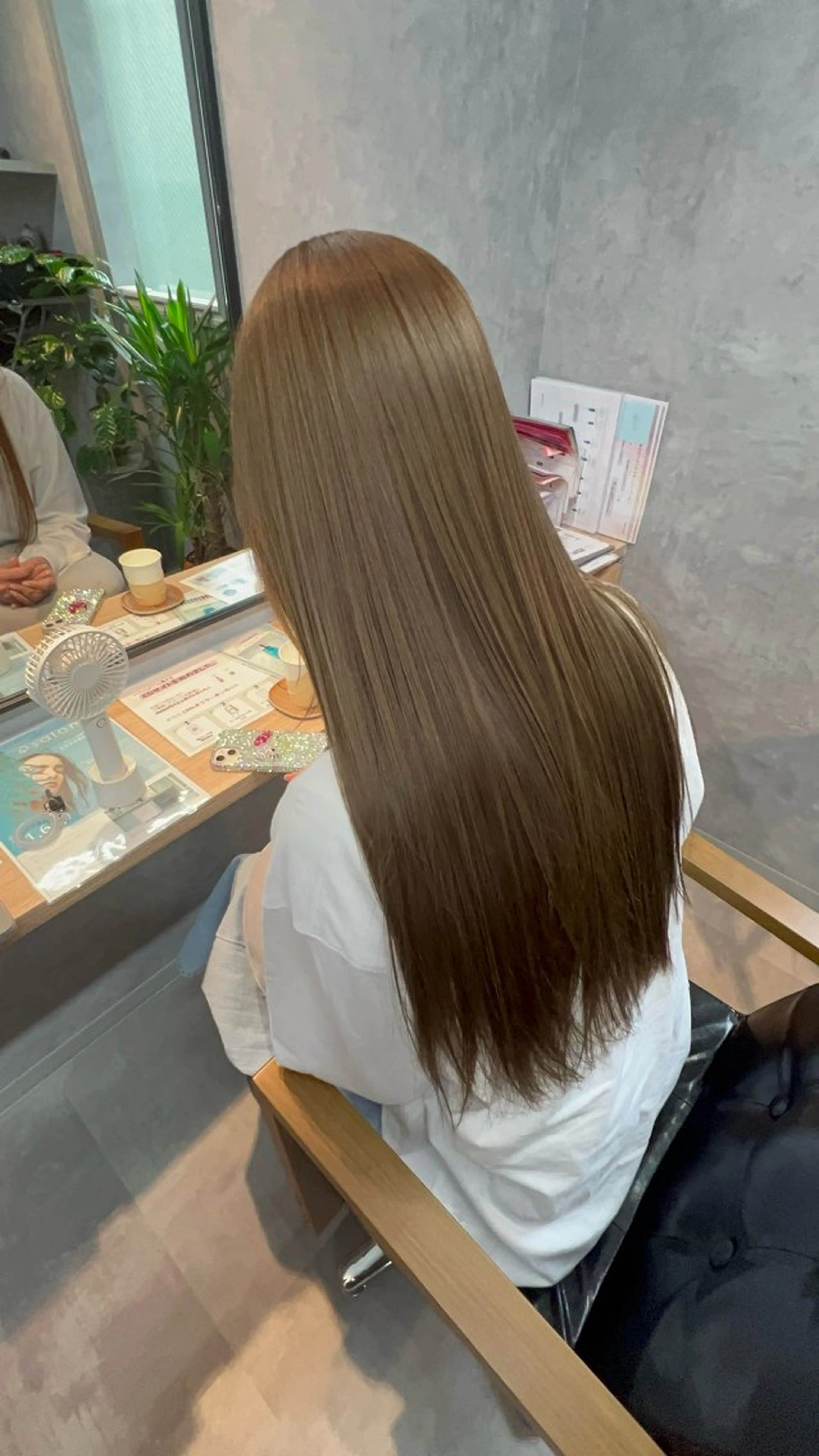 ロング ヘアカラー motoトップカラー リスト/ブリーチカラのヘアスタイル