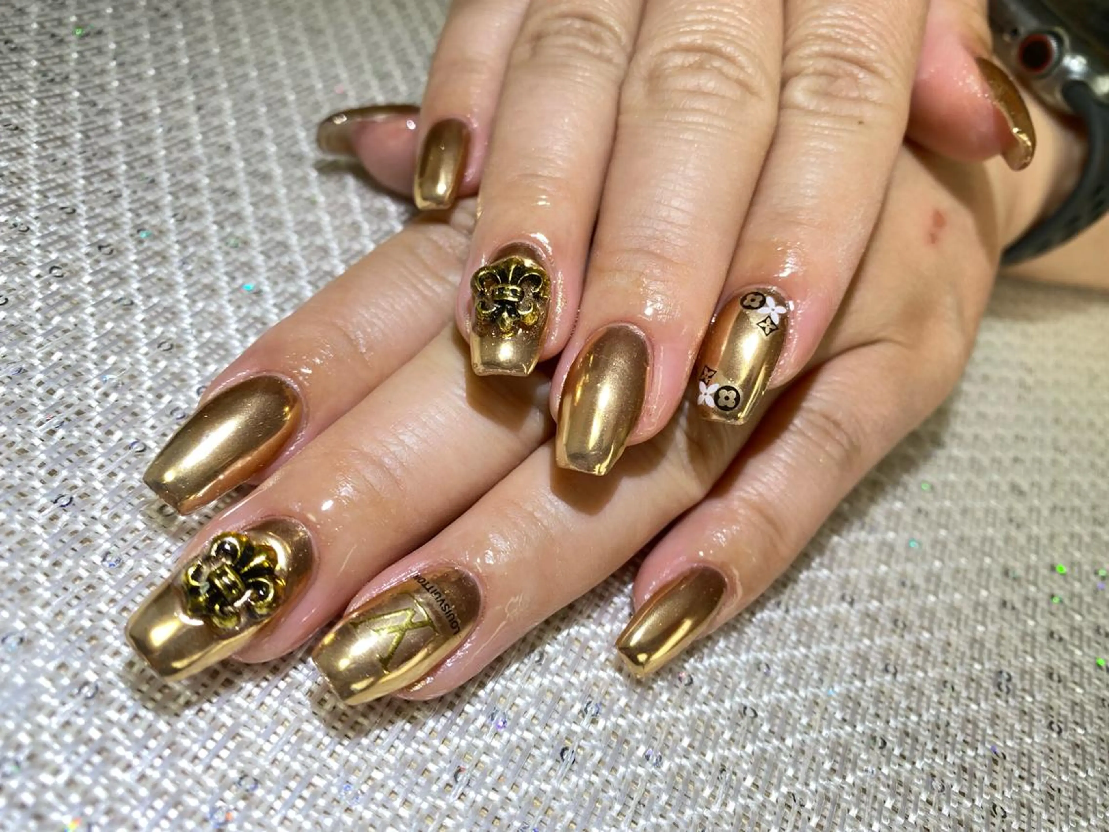 ネイル ゴールド ミラーネイル スクエアネイル Esthetic Will所属・will 有希のネイルデザイン