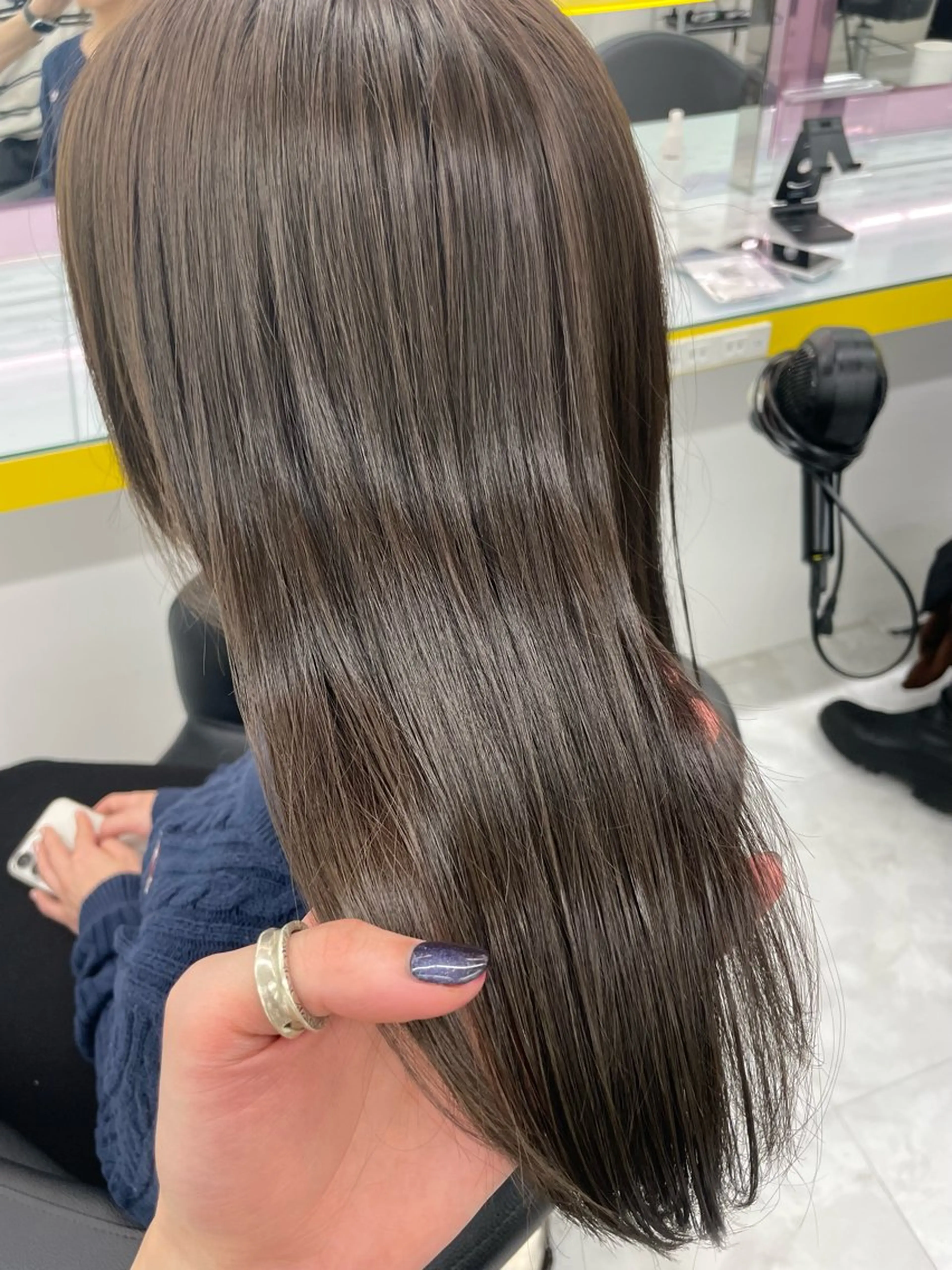 ミディアム カラー ヘアアレンジ ブリーチ ブリーチなしカラー カット ヘアカラー トリートメント ☁️縮毛矯正✖️ 赤み消し☁️りくのヘアスタイル