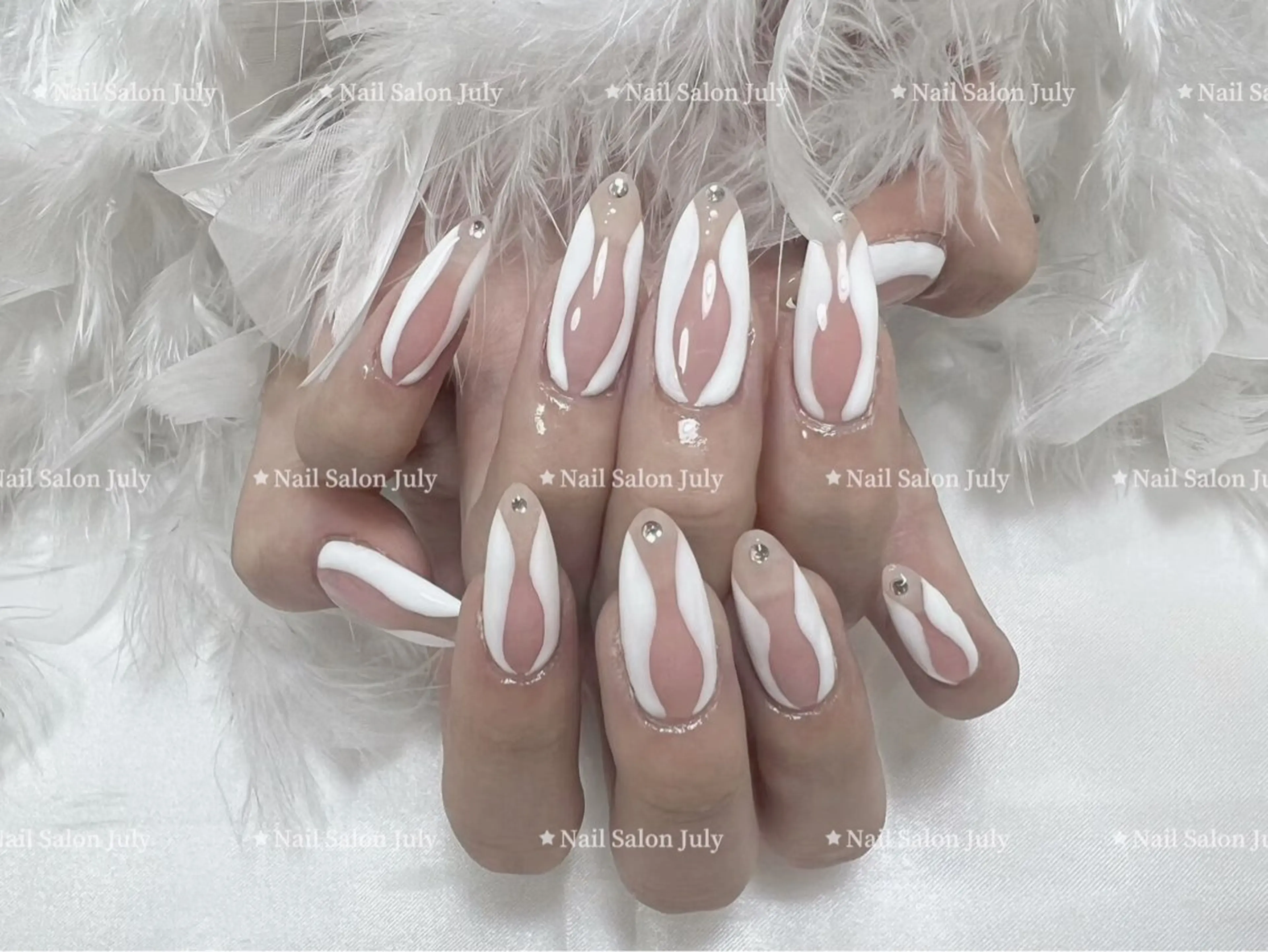 ネイル アートネイル オーロラネイル ジェルネイル ガーリー キラキラネイル ハンドネイル July Salonのネイルデザイン