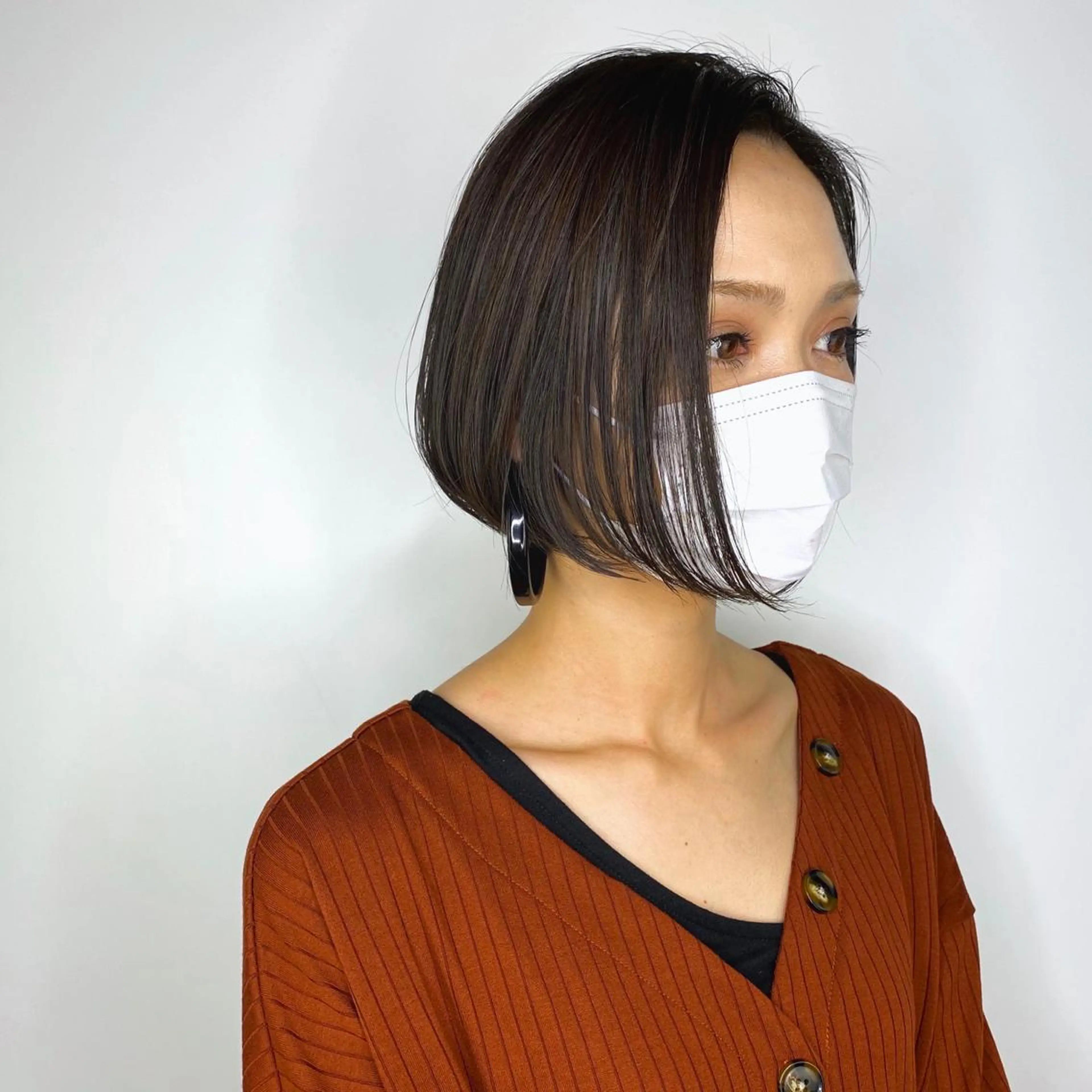 ショート カラー ブルーカラー ブルージュ ボブ カット ヘアカラー トリートメント (h)wim ウィムのヘアスタイル