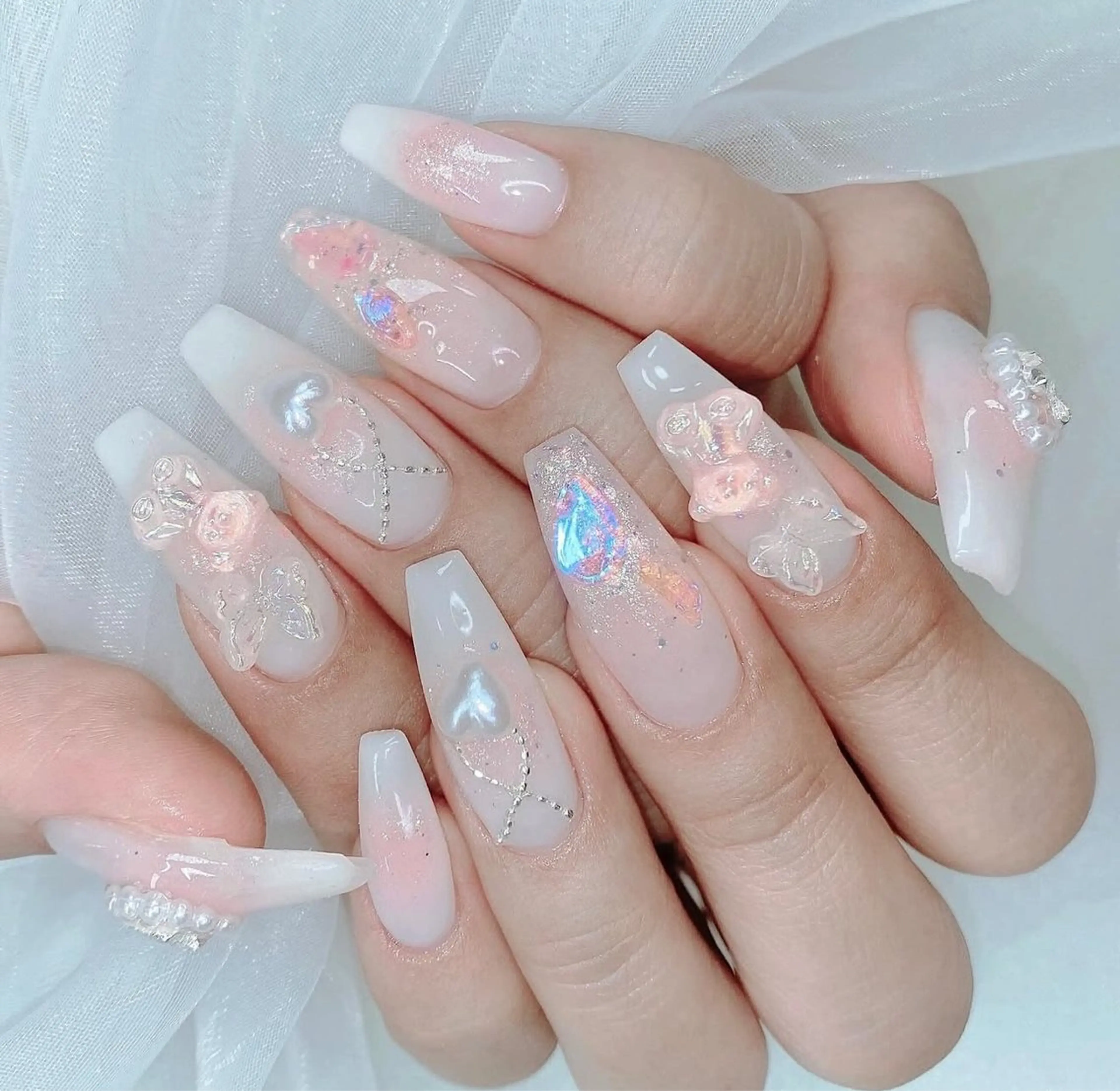 ネイル アニマル柄 オーロラネイル チークネイル フラッシュネイル ジェルネイル ハンドネイル Lyn TA Nailのネイルデザイン