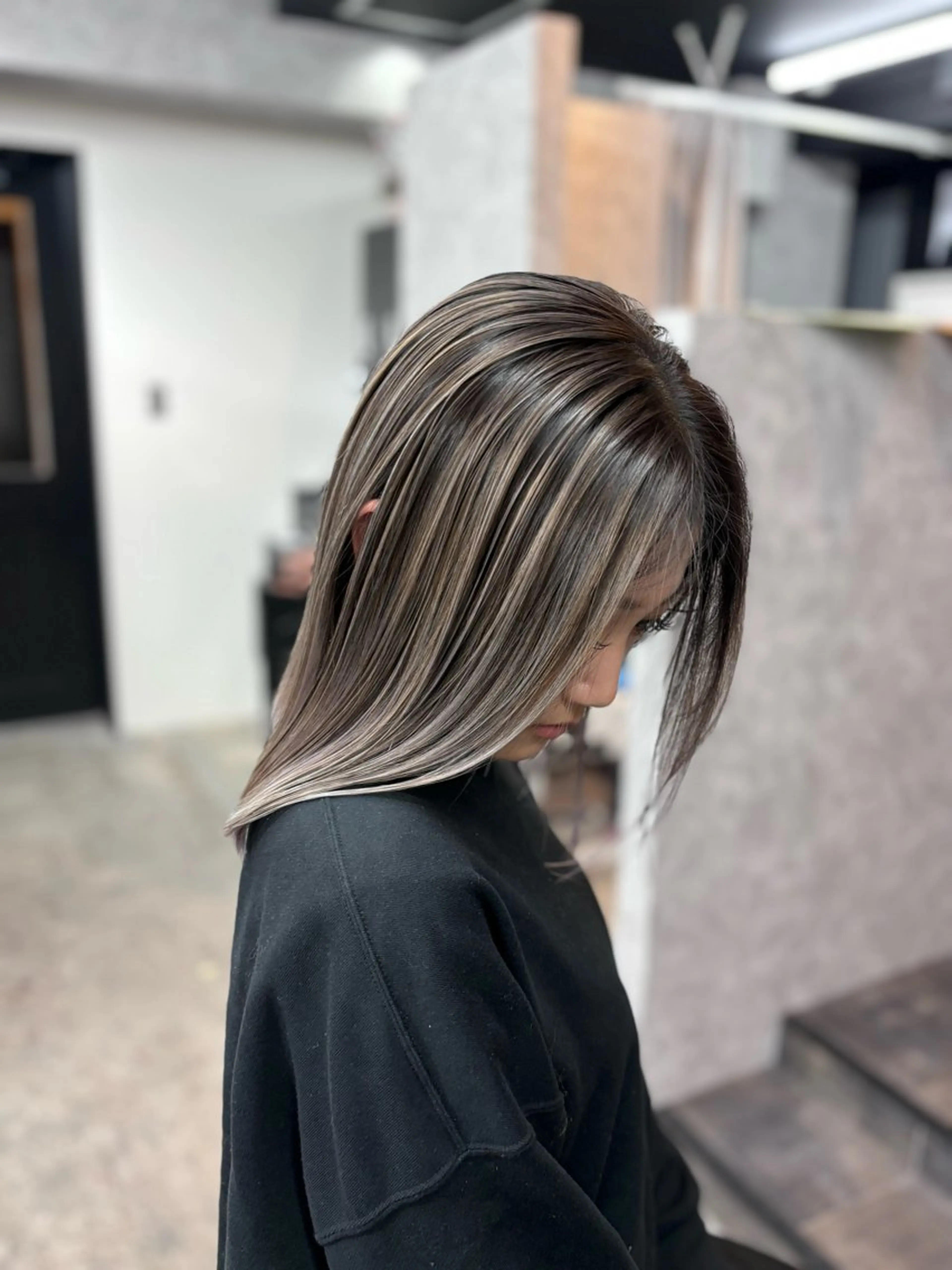 ミディアム ヘアカラー トリートメント 美髪改善・ 透明感カラー茉央のヘアスタイル
