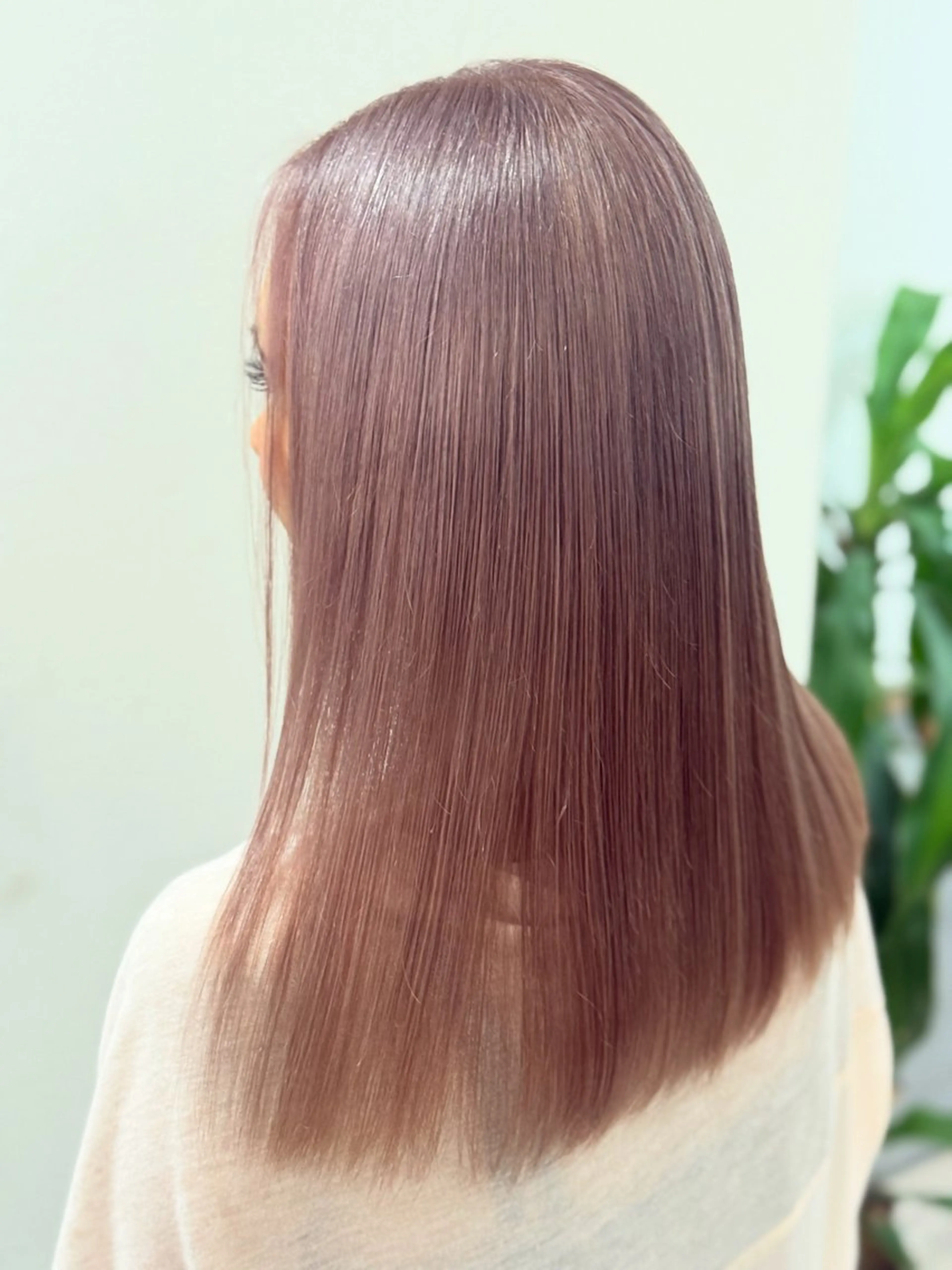 ミディアム カラー ベージュカラー ブリーチ 透明感カラー ピンクカラー ピンクベージュ ヘアカラー 高山 穂香のヘアスタイル