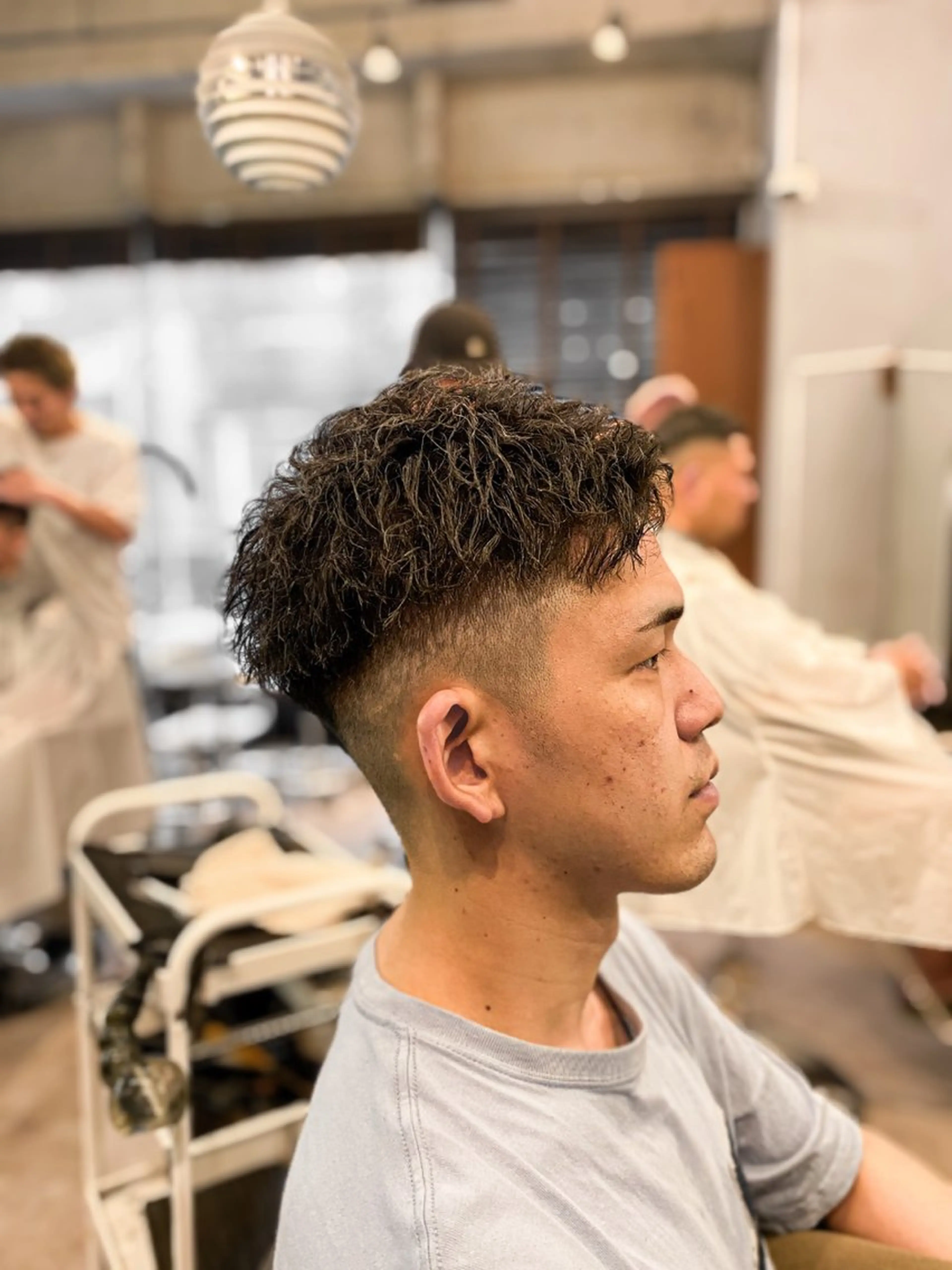 ショート パーマ メンズ キッズ メンズブリーチ ビジネス センターパート フェードカット メンズハイライト カット パーマ IRIE HAIR DESIGN所属・IRIE⚡️メンズ/ パーマ⚡️北川聖也のヘアスタイル