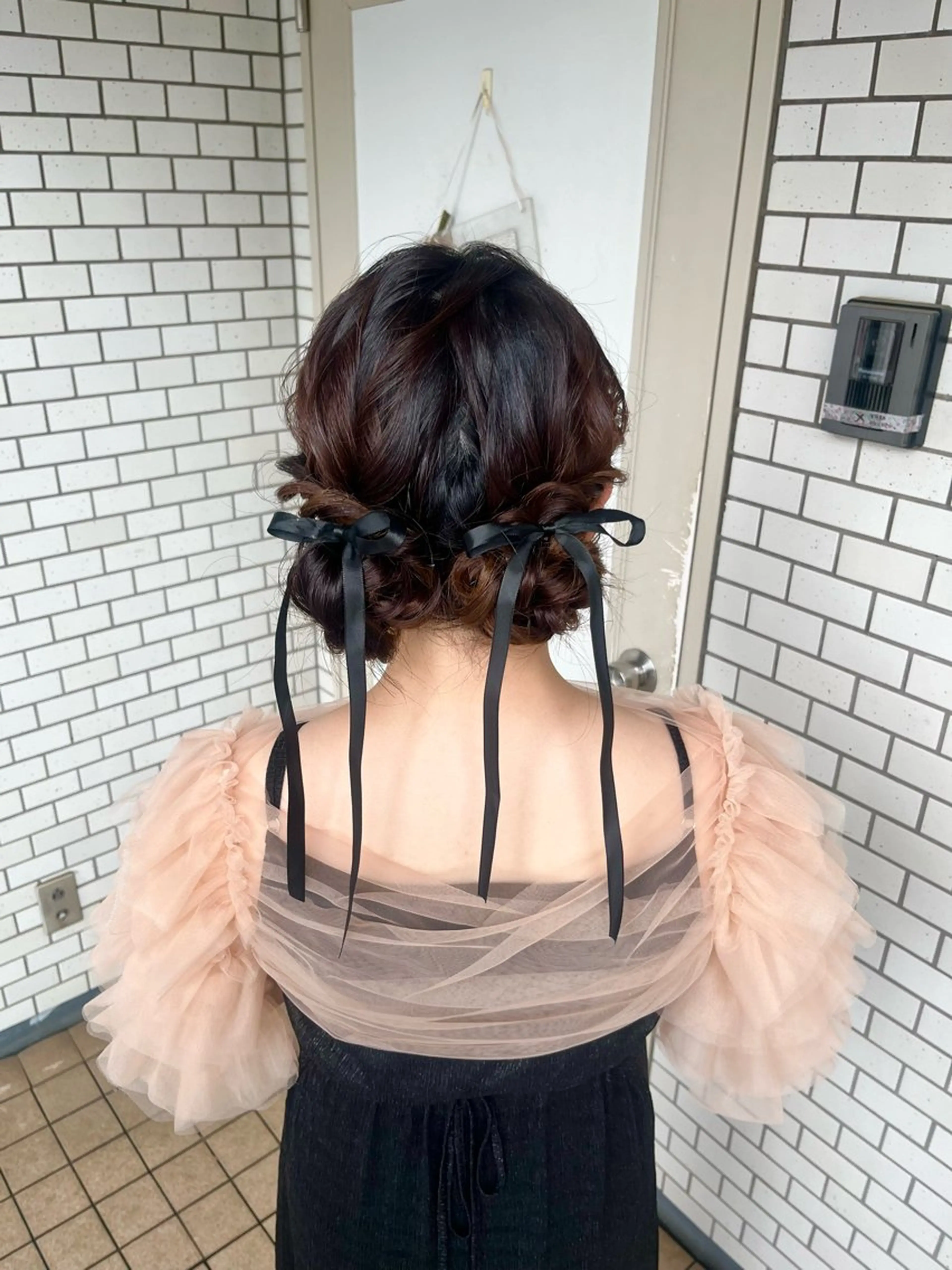 ヘアアレンジ お団子ヘア 髪飾り ヘアセット 参列 ✽ 推し活ヘア 💕ゆり🐈🐾のヘアスタイル