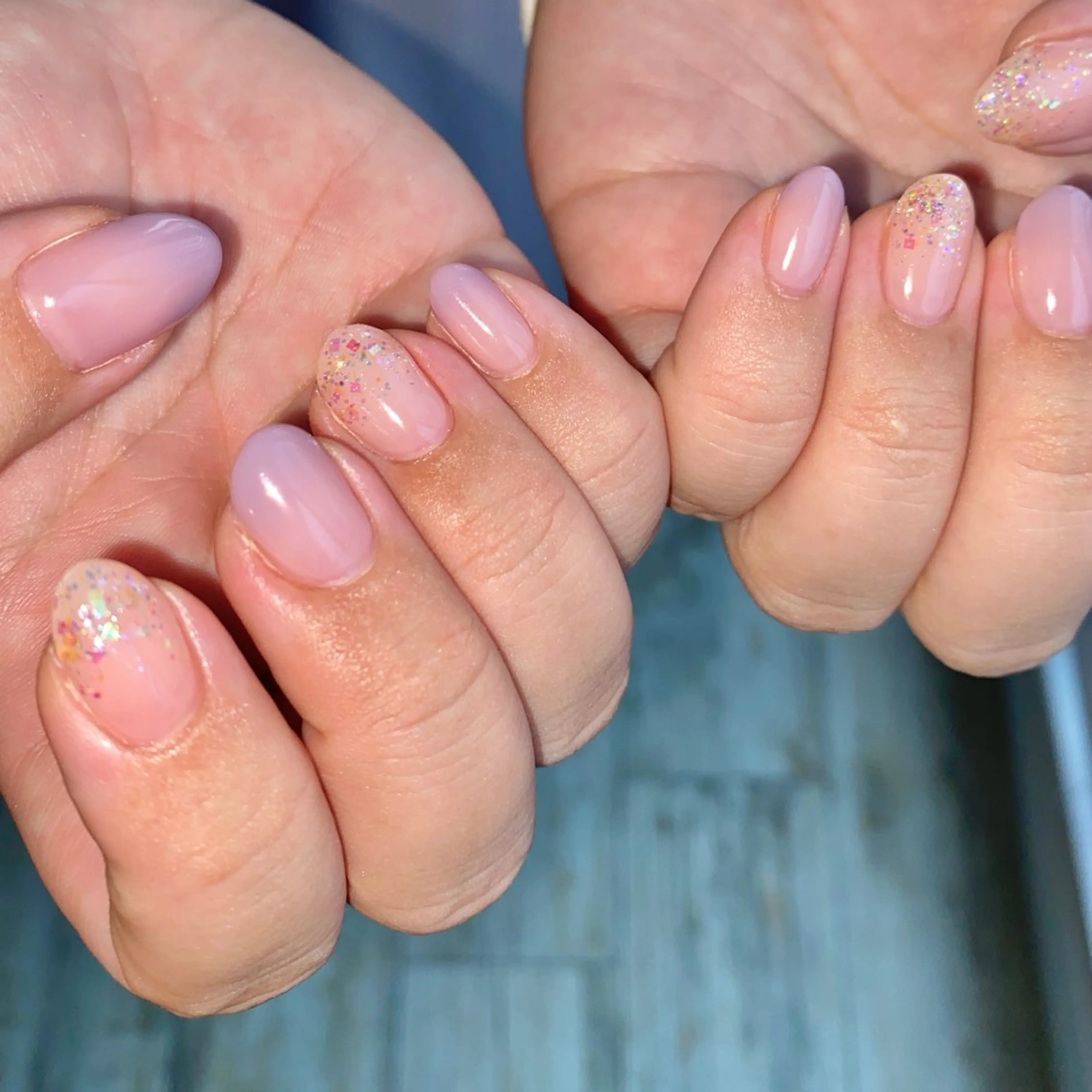 ネイル グラデーション ラメ(グリッター) ラメグラデーション シンプルネイル ハンドネイル Loca所属・nailsalon Locaのネイルデザイン