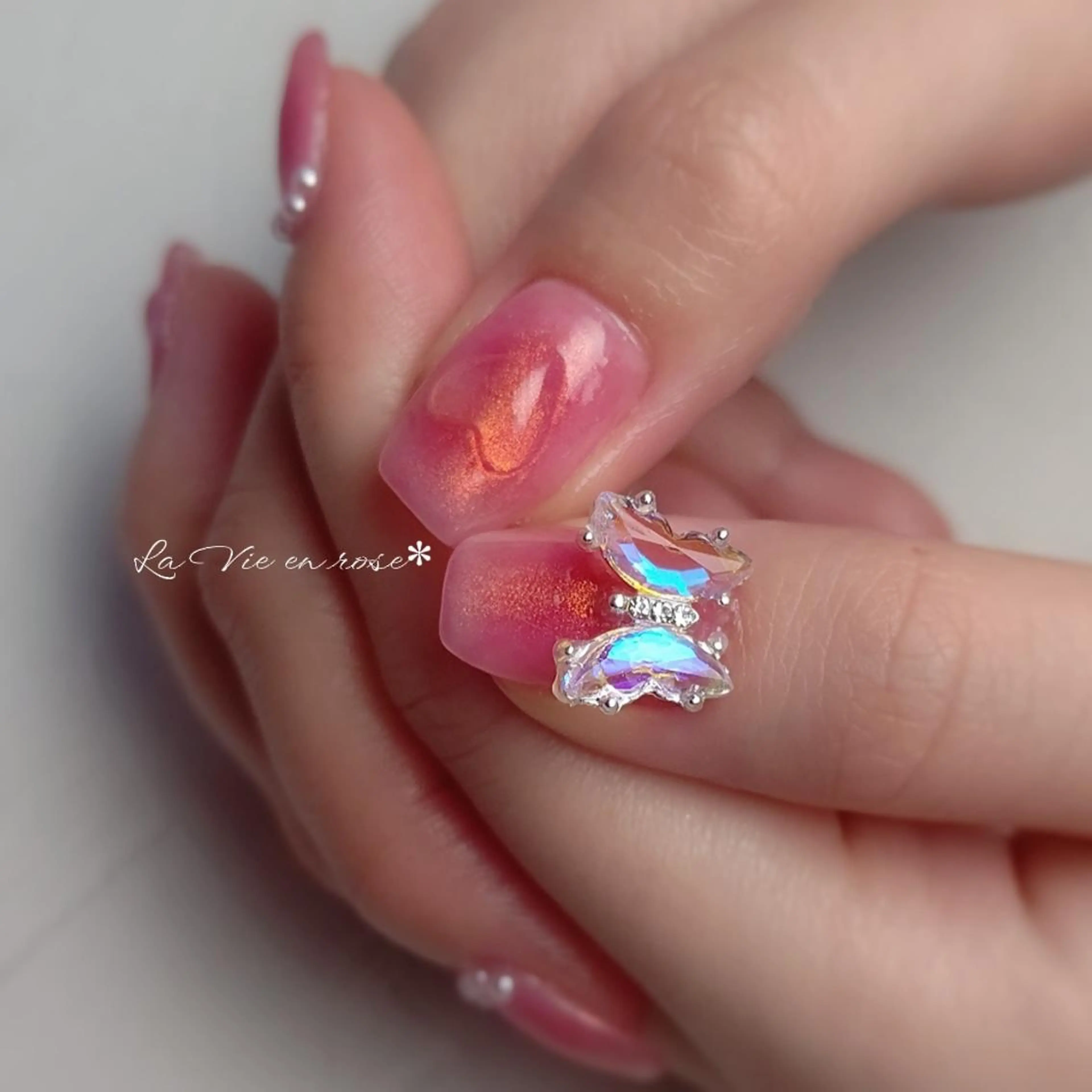 ミディアム ラヴィアン ローズのネイルデザイン