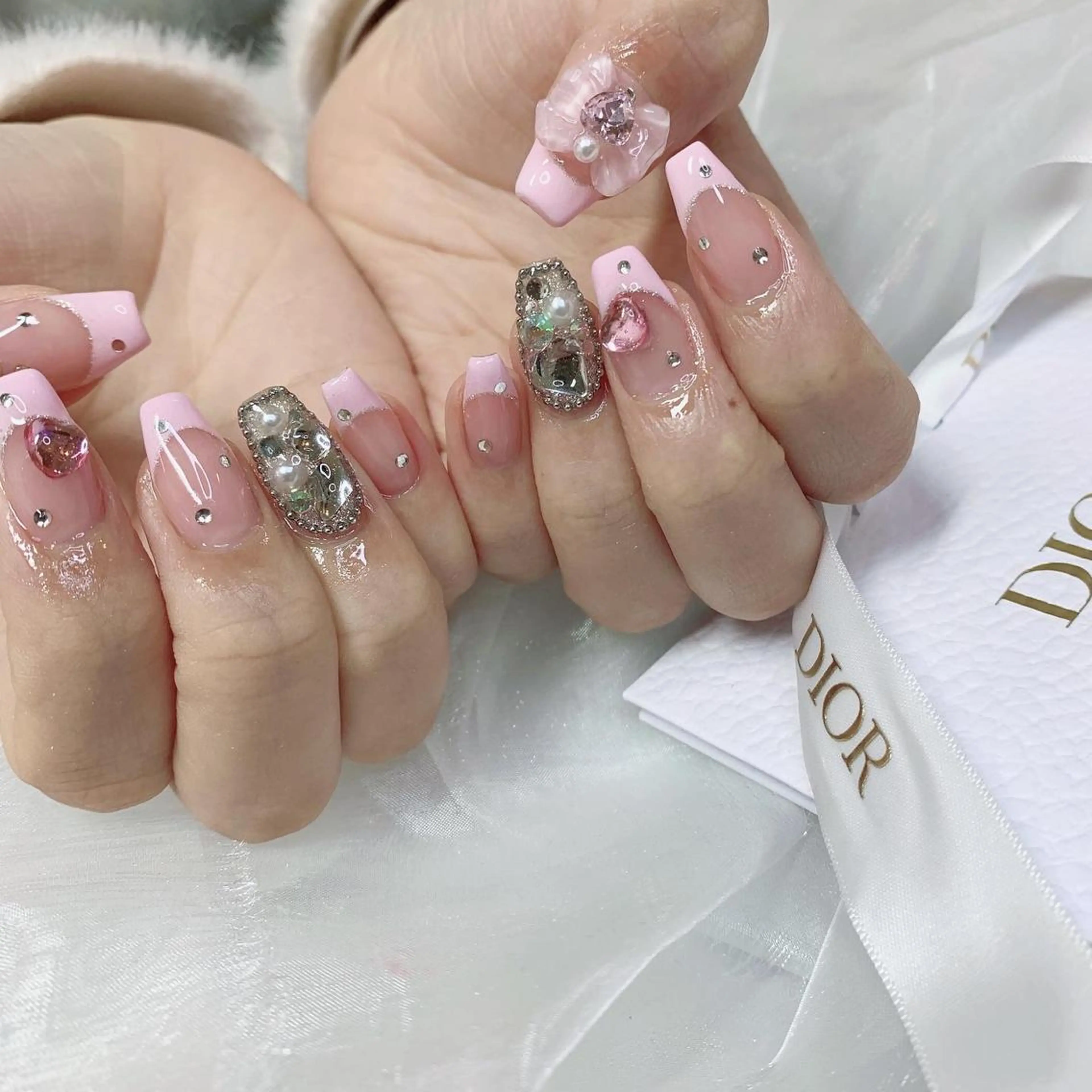 ネイル リボン ハンドネイル La neige* yuki 🥯🍑のネイルデザイン