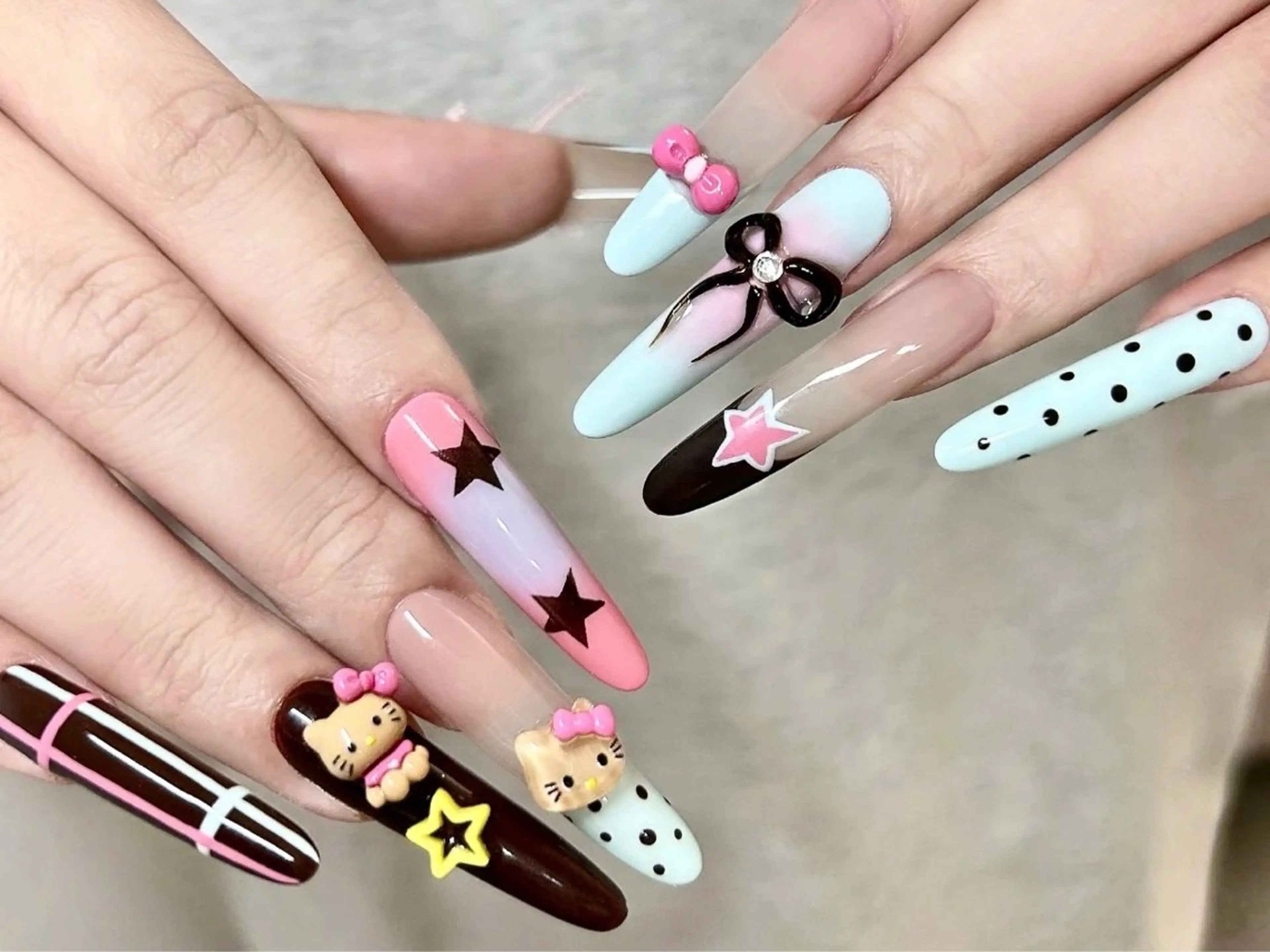 ネイル アートネイル ガーリー ロングネイル ぷっくりネイル リボン ハンドネイル ハンドケア DarkHoney 池袋店のネイルデザイン
