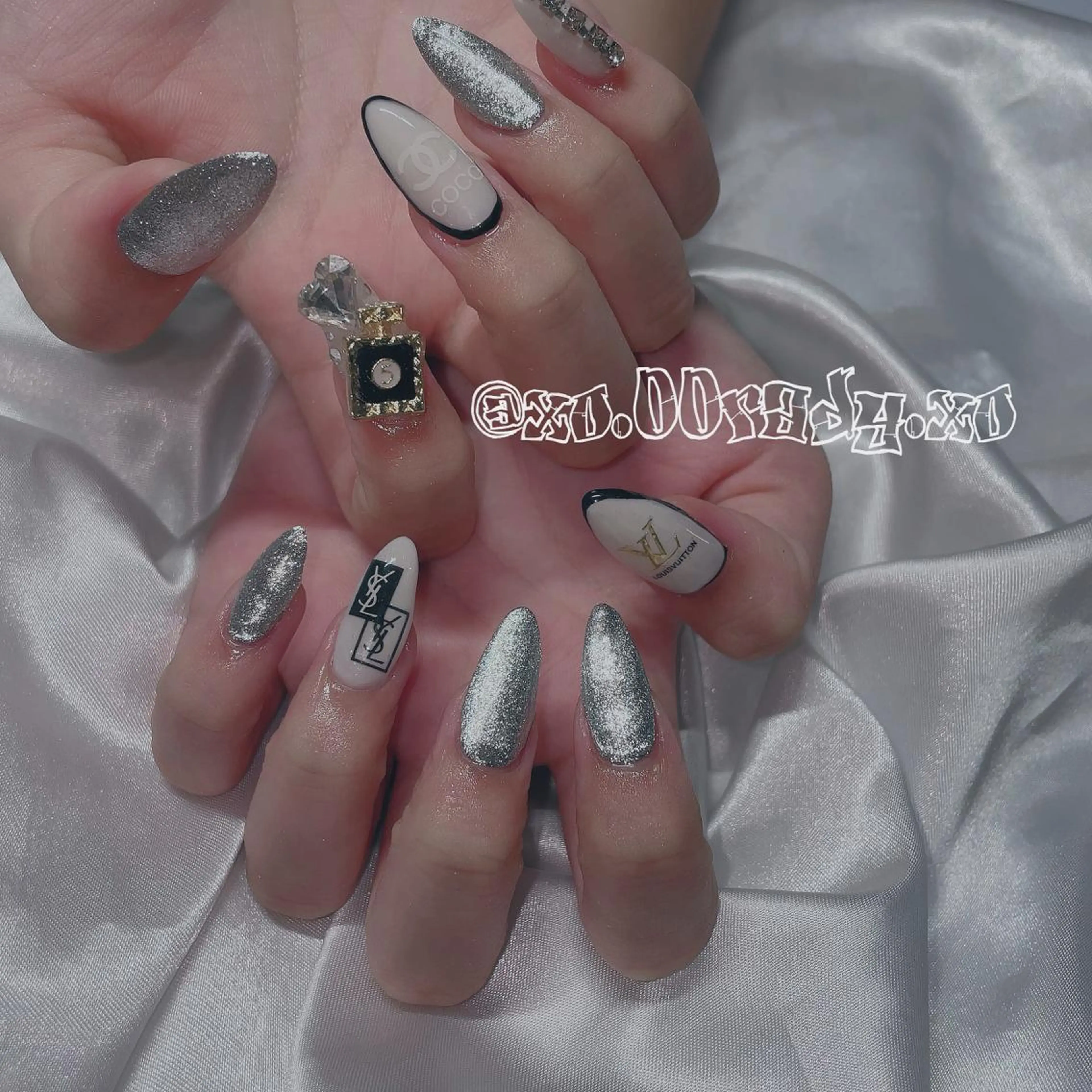 セミロング ネイル ハンドネイル ⛓Miyu ⛓のネイルデザイン