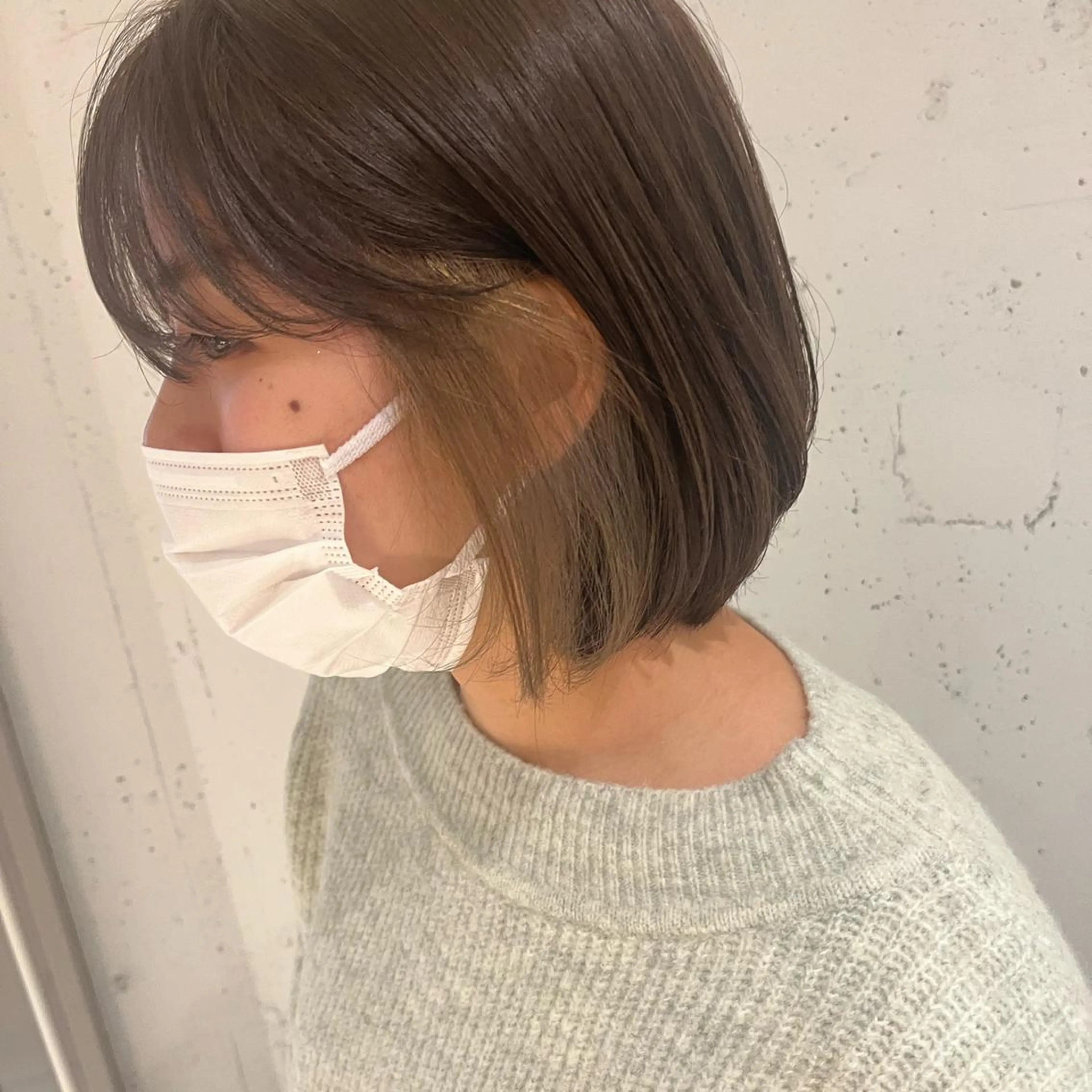 ショート カラー ベージュカラー ブリーチ 透明感カラー ダブルカラー グレージュ ヘアカラー トリートメント ヘッドスパ ヘアセット カジュアルを女っぽく 𝗮𝘆𝗮𝗰𝗼のヘアスタイル