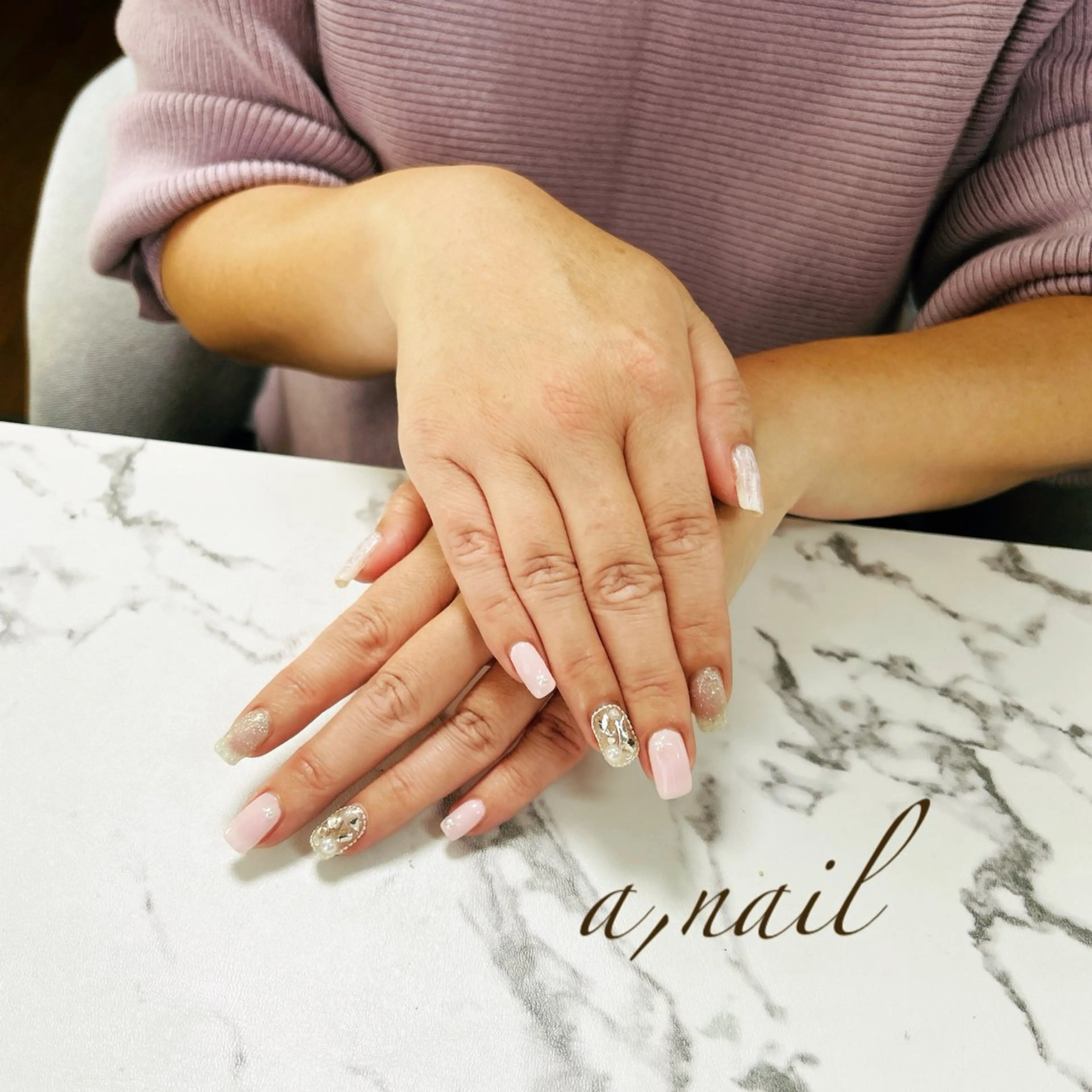 ネイル フラッシュネイル キラキラネイル ストーンネイル ツイードネイル 冬ネイル ハンドネイル ネイルサロン エーネイルのネイルデザイン