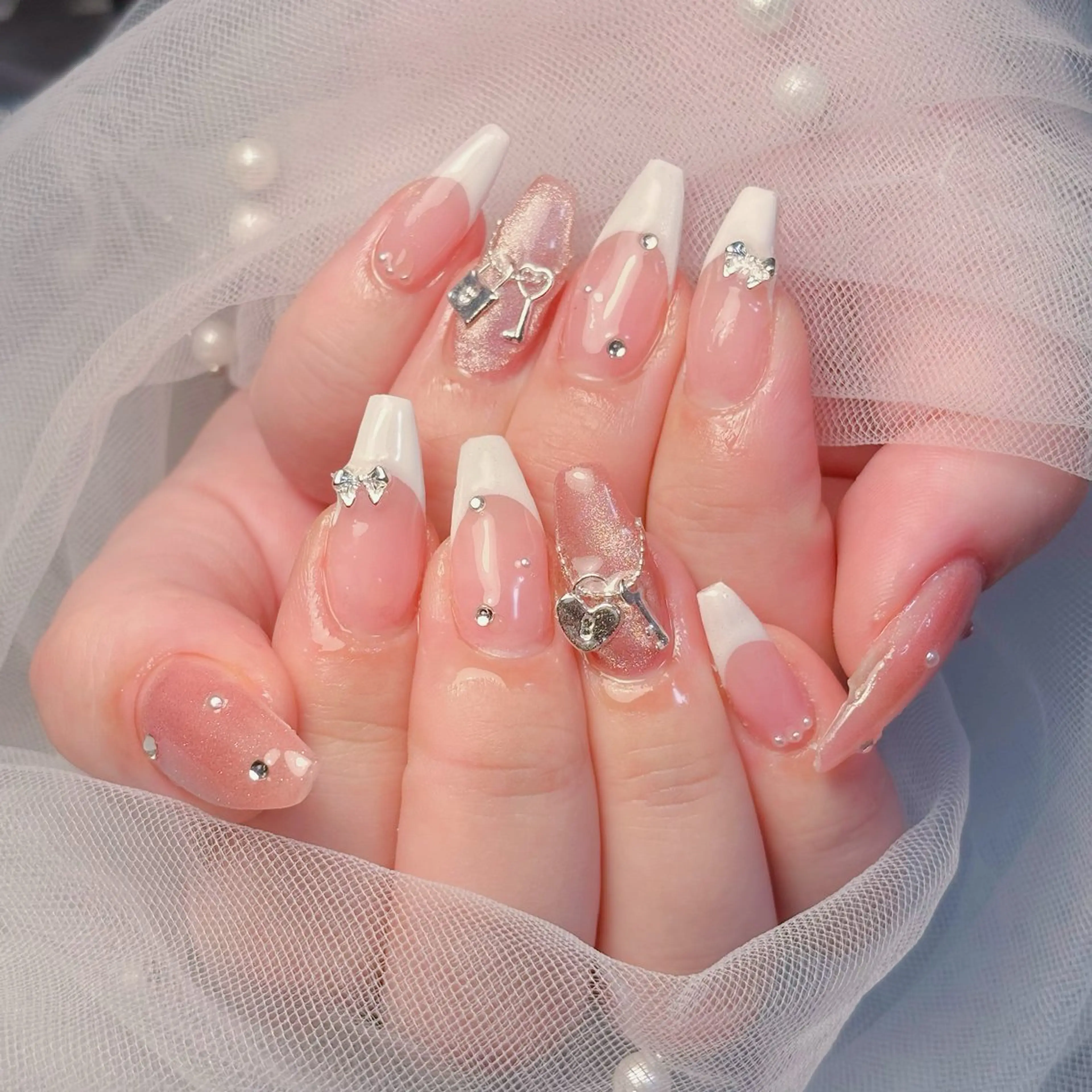 ネイル フレンチネイル マグネットネイル 持ち込み ピンク ワンホンネイル Iris byEMILIAnail所属・Iris anjuのネイルデザイン