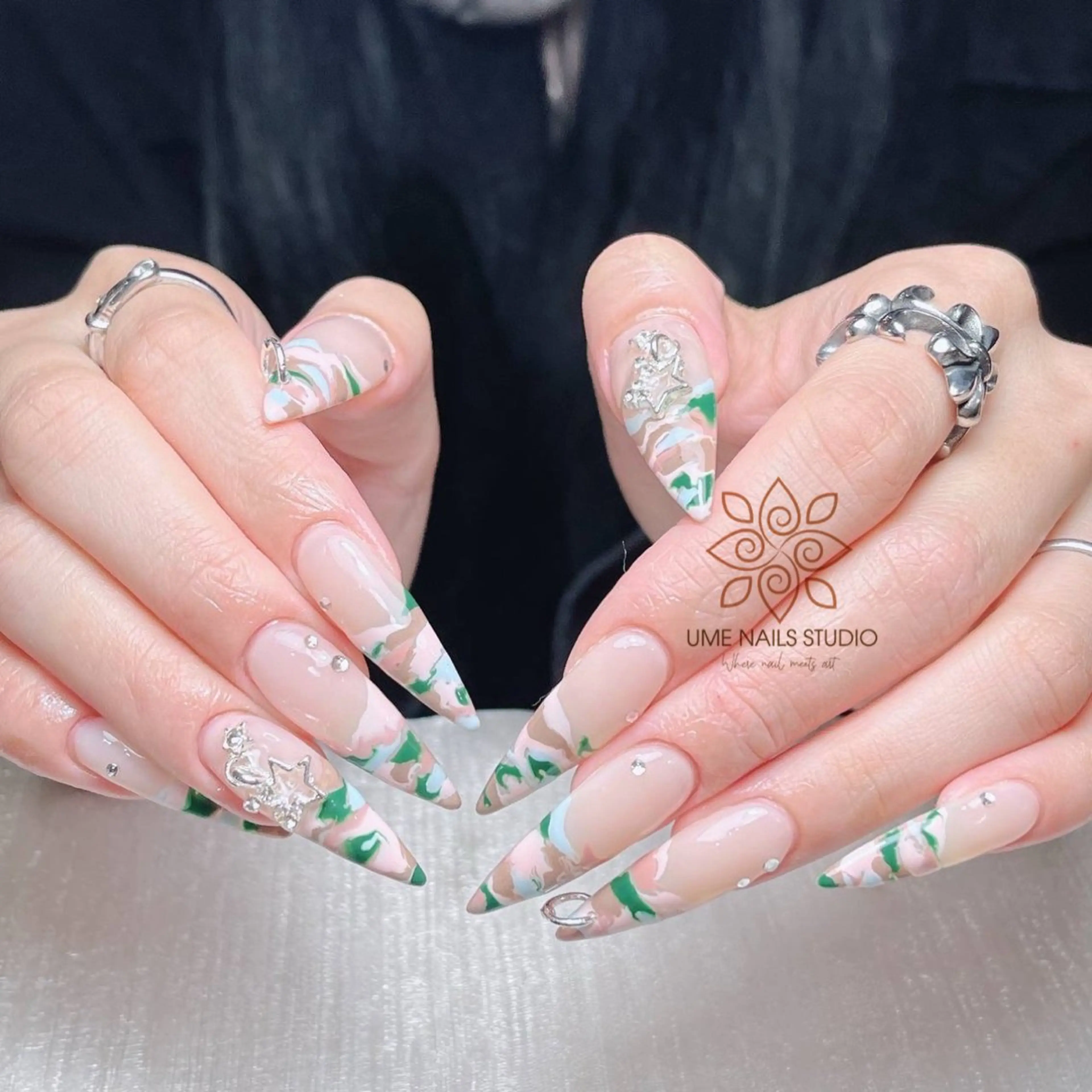 ネイル チークネイル クリアネイル ガーリー キラキラネイル 韓国ネイル ハンドネイル Ume Nail Studioのネイルデザイン