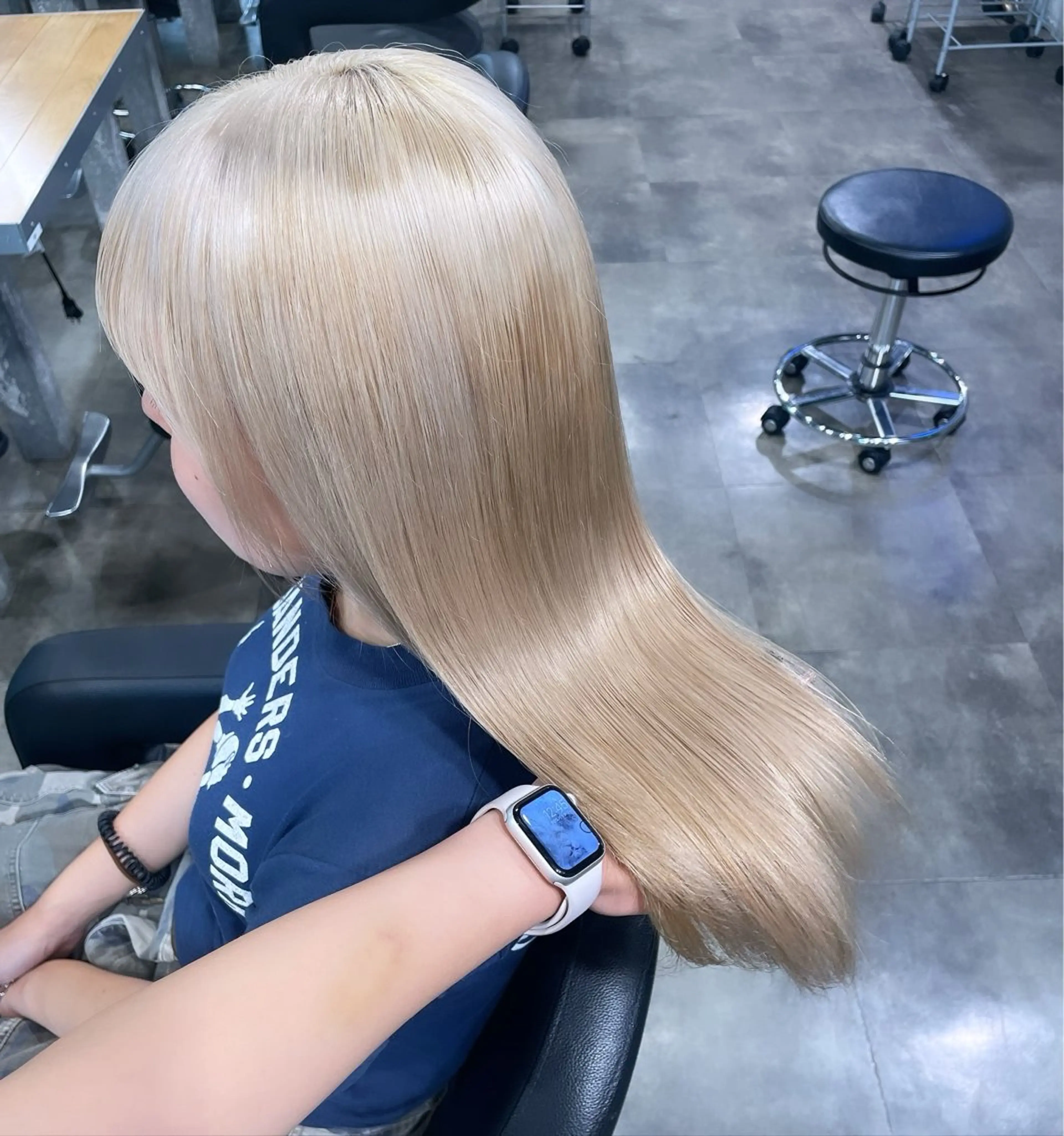 セミロング カラー ヘアカラー ハイトーンブロンド 横浜💞ミオのヘアスタイル