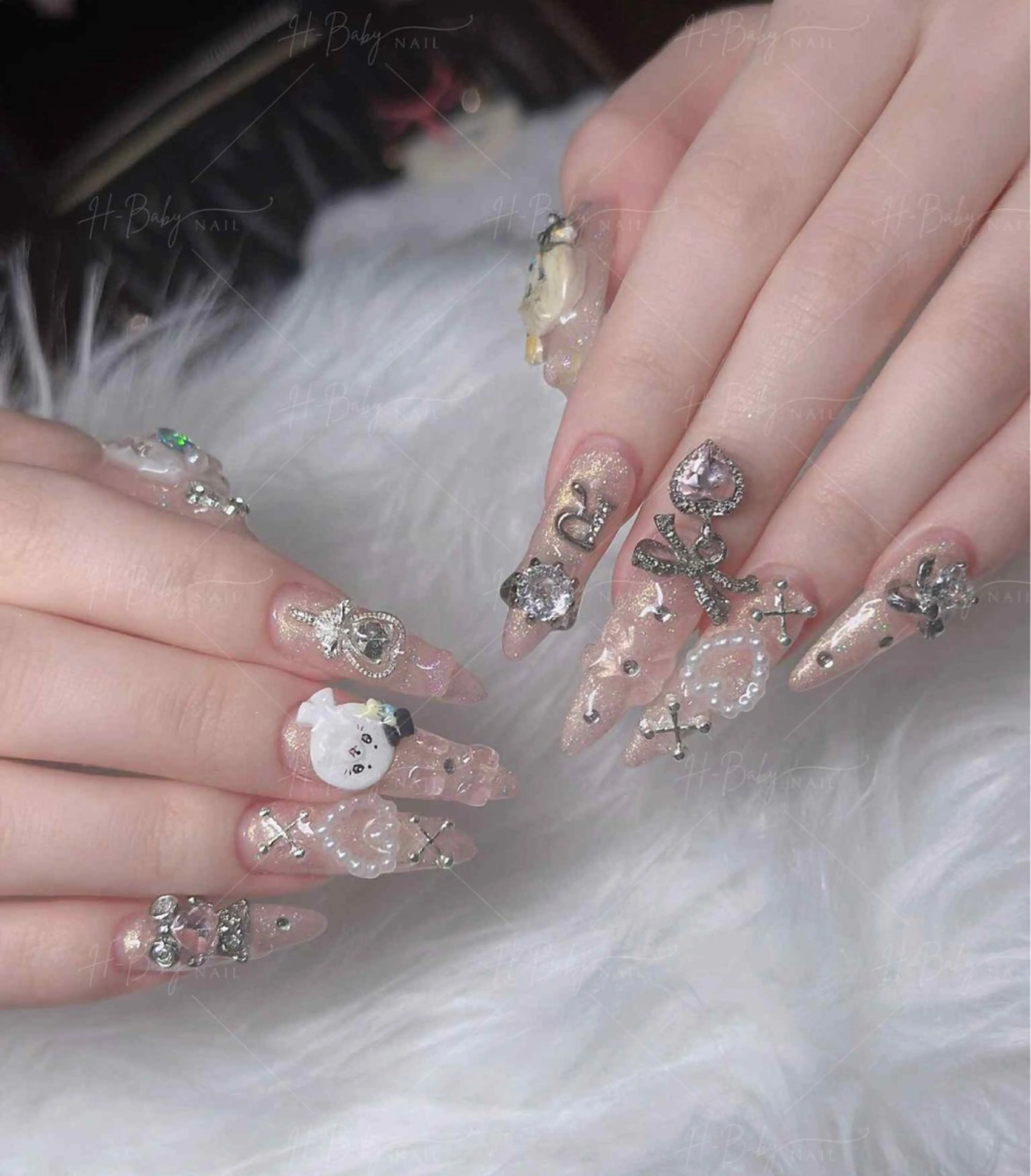 ネイル フレンチネイル ジェルネイル ハロウィン キラキラネイル 韓国ネイル H.babynailsalon所属・H.baby Nail Salonのネイルデザイン