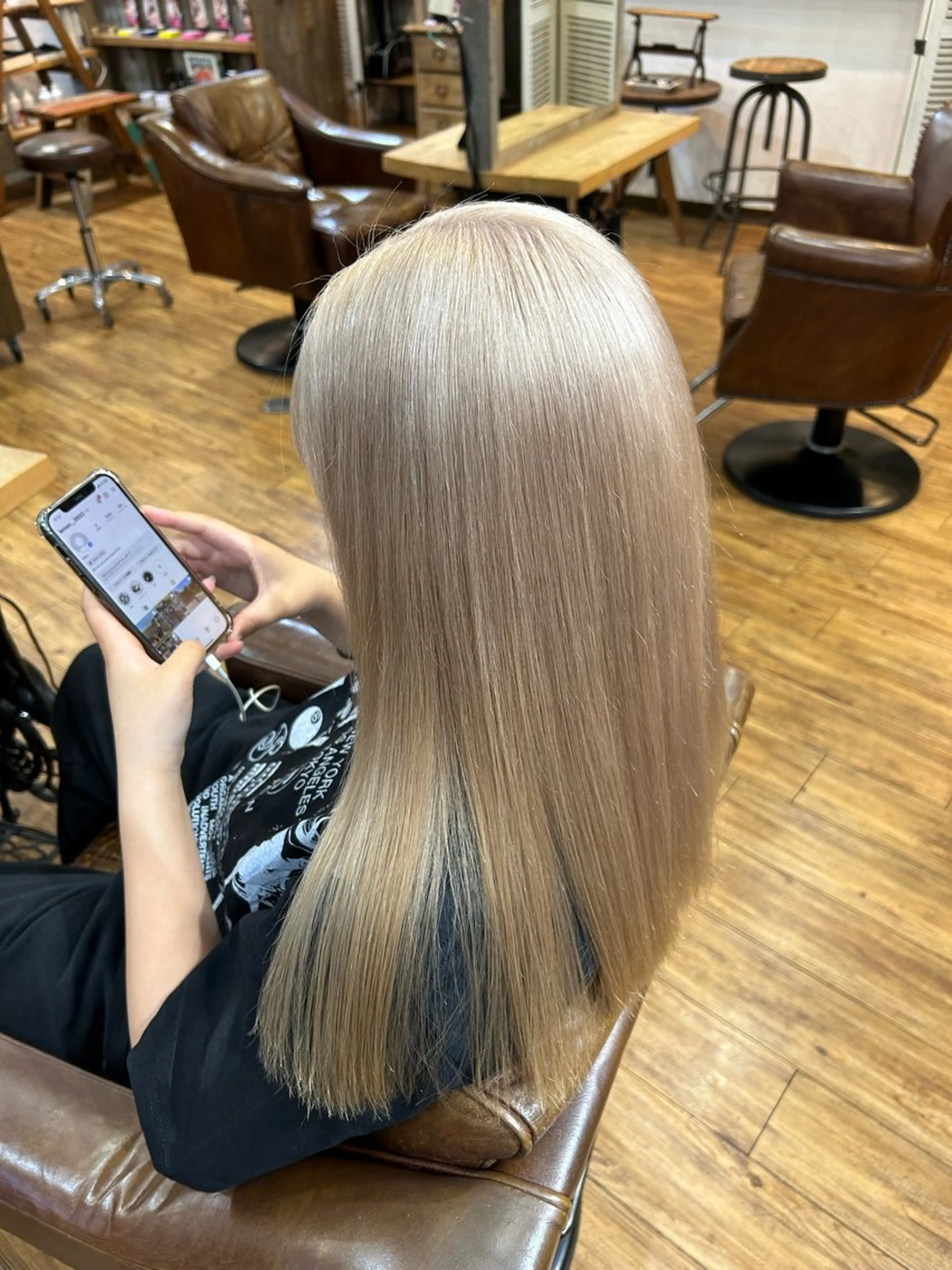 ロング カラー ヘアアレンジ ブロンド ホワイトブロンド ヘアカラー 180° OneEightyDegrees 中目黒所属・Himari 【パーソナルカラー】のヘアスタイル