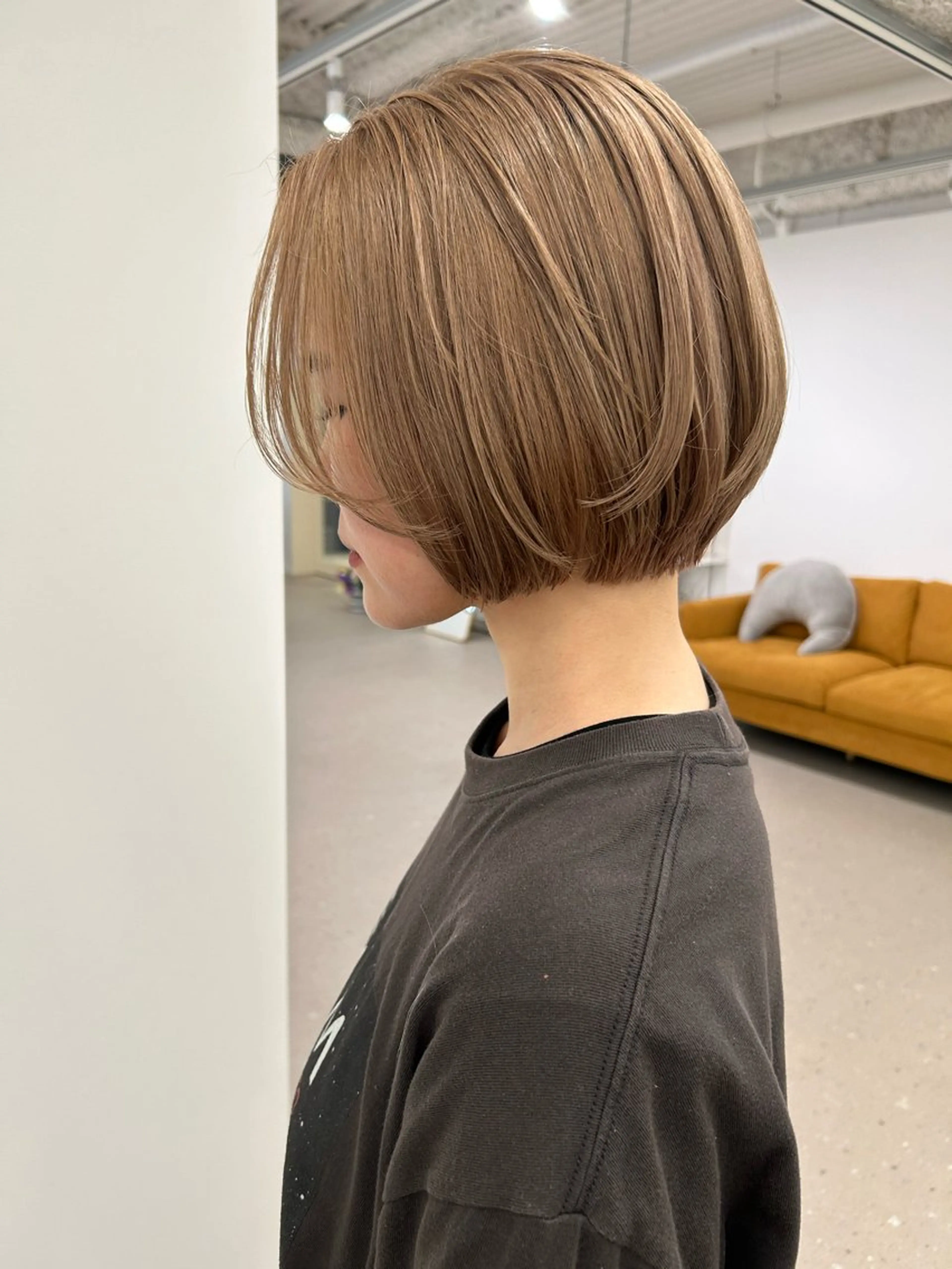 ショート カラー ショートボブ ベージュカラー ハイトーンカラー ボブ ショートヘア 三宅 昌太のヘアスタイル