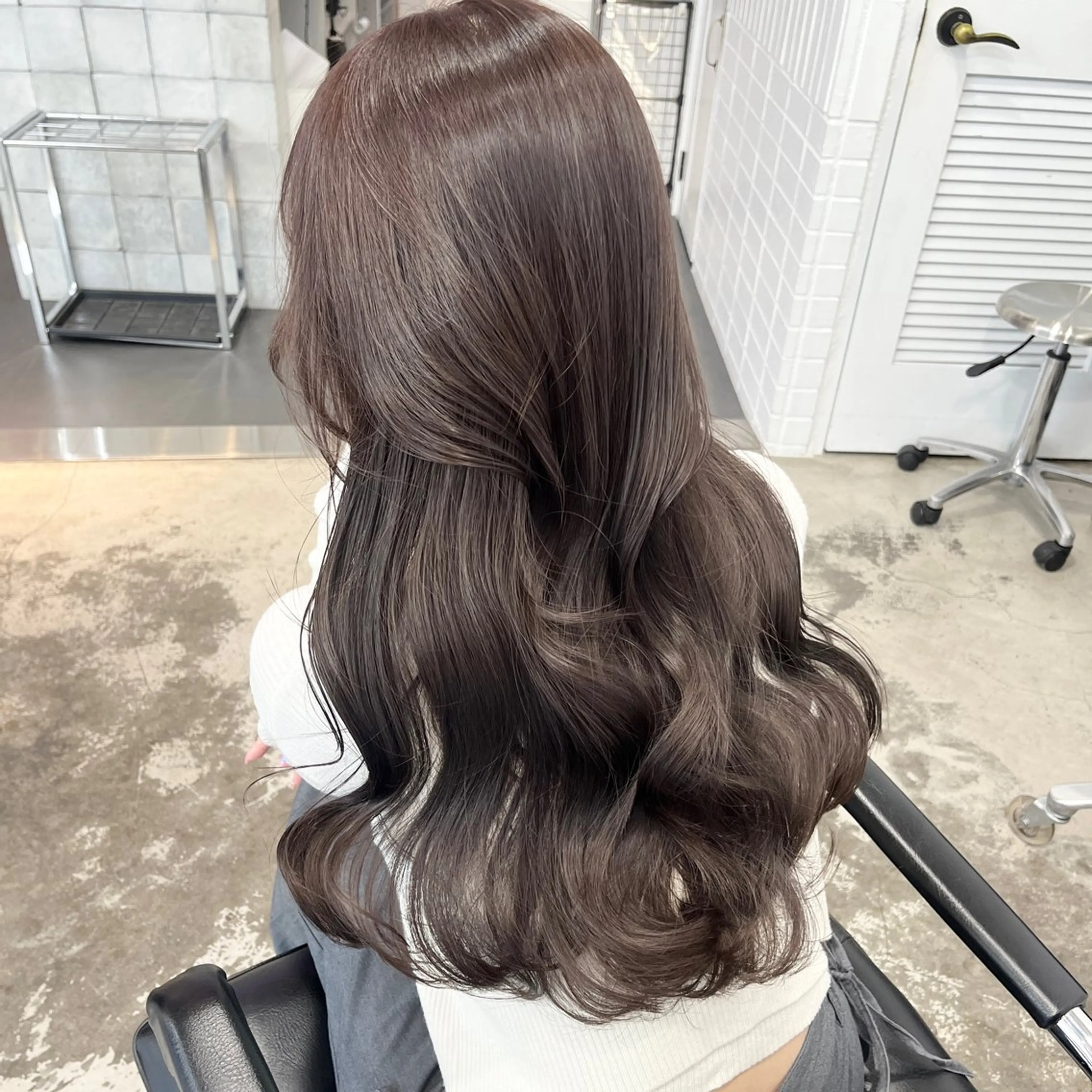 ロング カラー ブリーチ 透明感カラー グレージュ ラベンダーカラー ラベンダーグレージュ カット ヘアカラー レイヤー×グレージュ /ピンク🩷mioのヘアスタイル