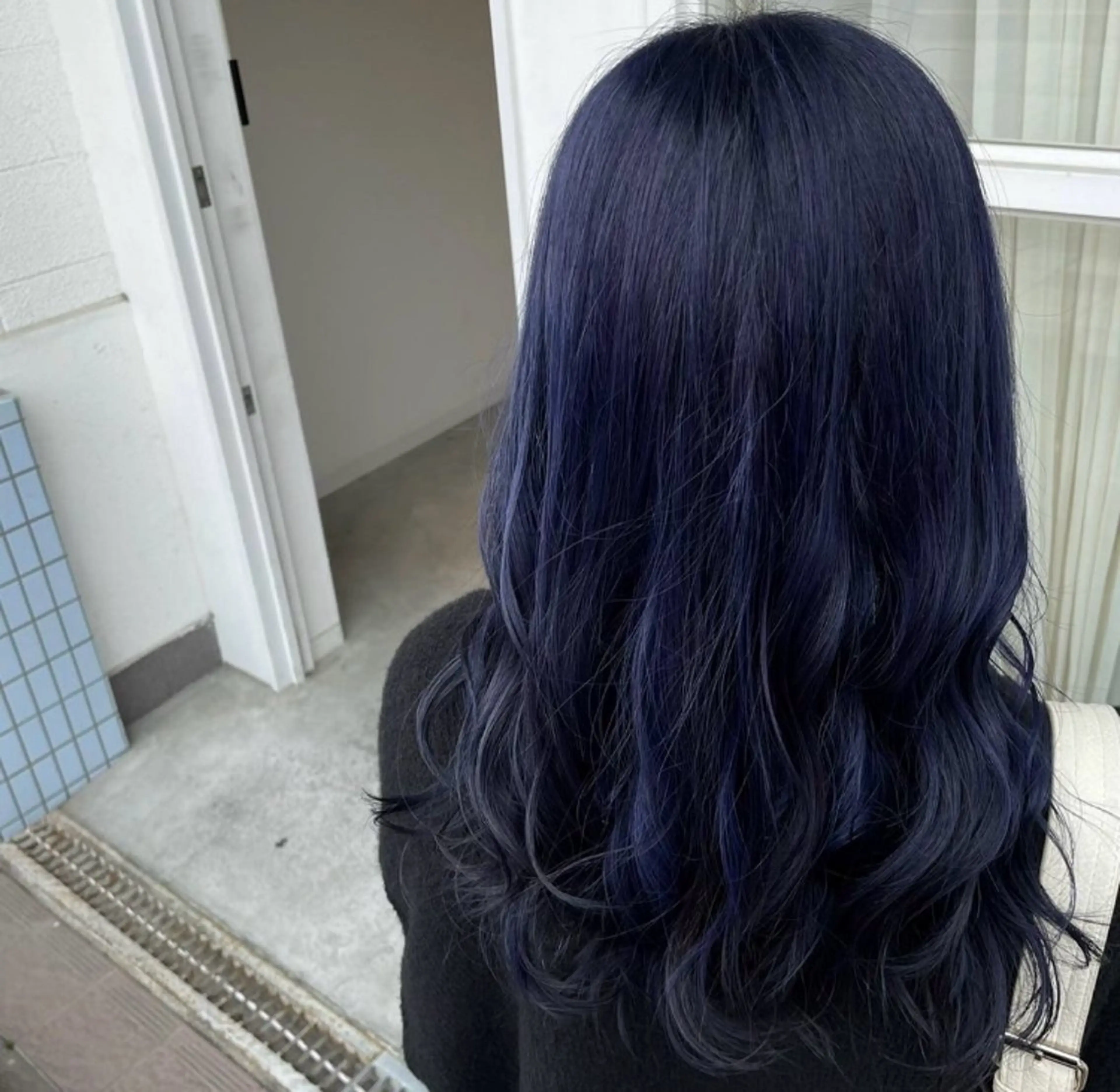 セミロング ブリーチカラー AYANEのヘアスタイル