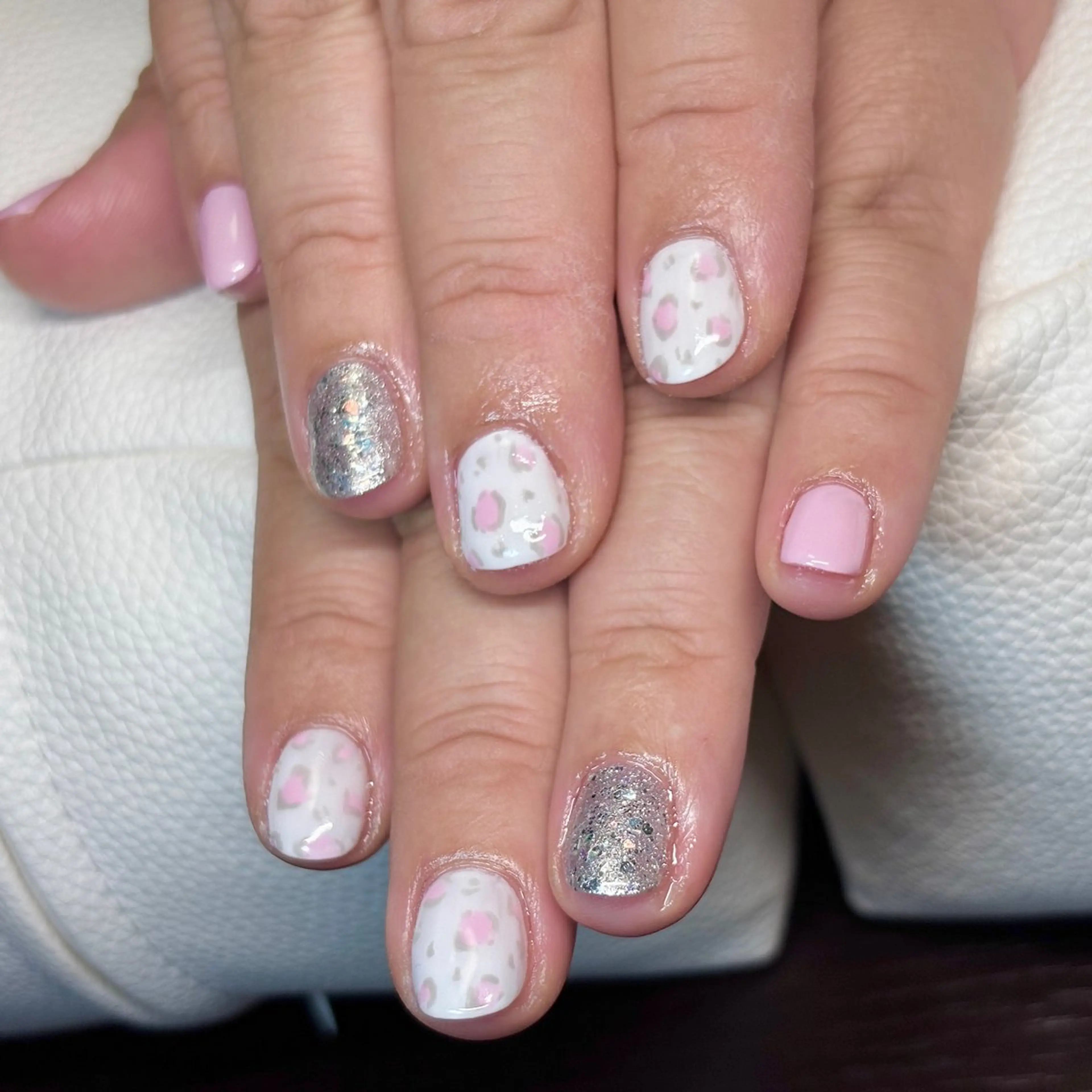 ネイル アニマル柄 ピンク Millé nail(ミレネイル)所属・Millé nail /MIKUのネイルデザイン