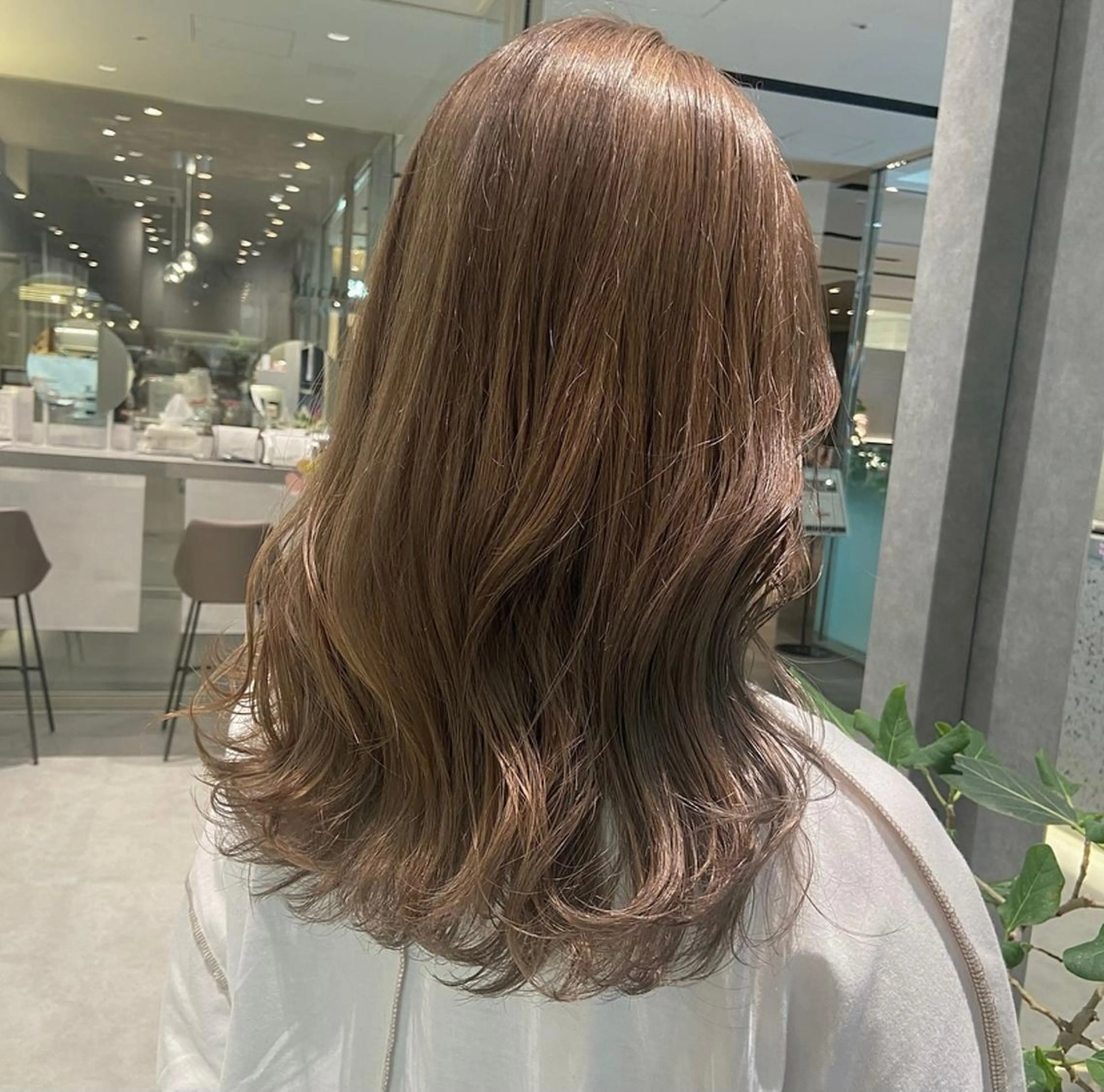 ロング カラー ベージュカラー ミルクティーベージュ 高松 沙耶のヘアスタイル