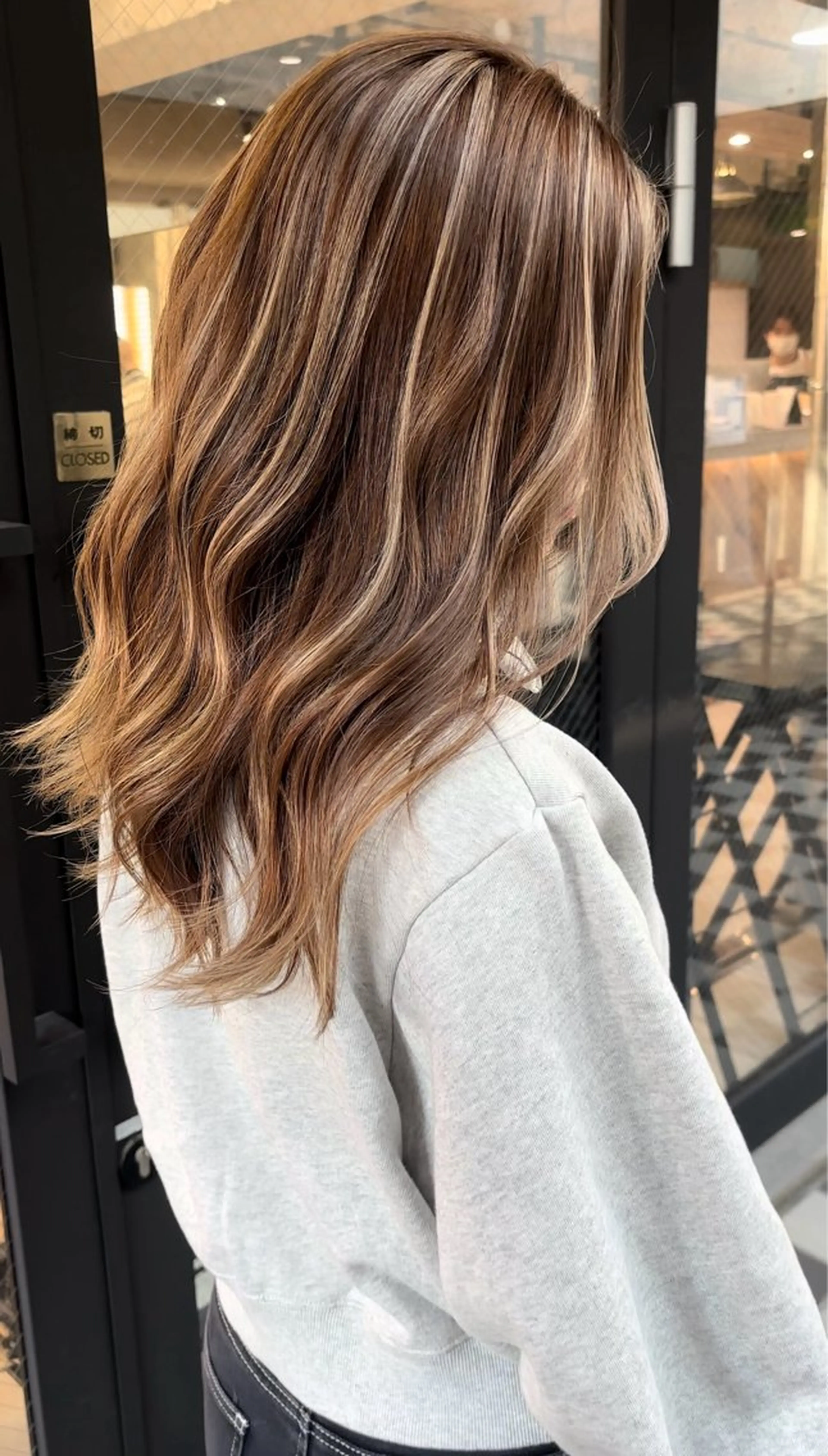 セミロング カラー ハイライトカラー 外国人風カラー ハイライト ヘアカラー 🌺KANA🇺🇸 海外トレンドヘアのヘアスタイル