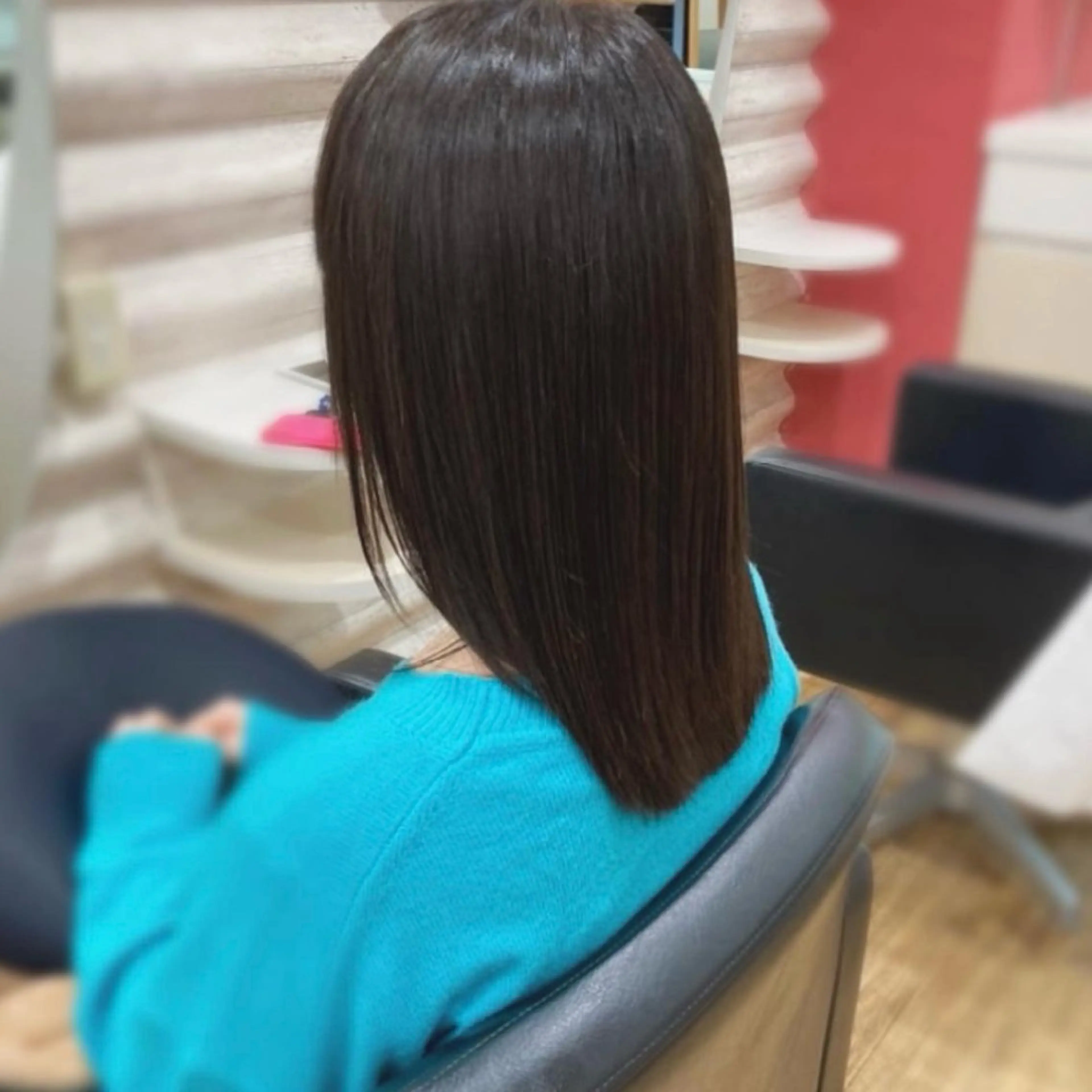 セミロング カラー 髪質改善 トリートメント まとまる軽さカット× トリートメント特化店のヘアスタイル