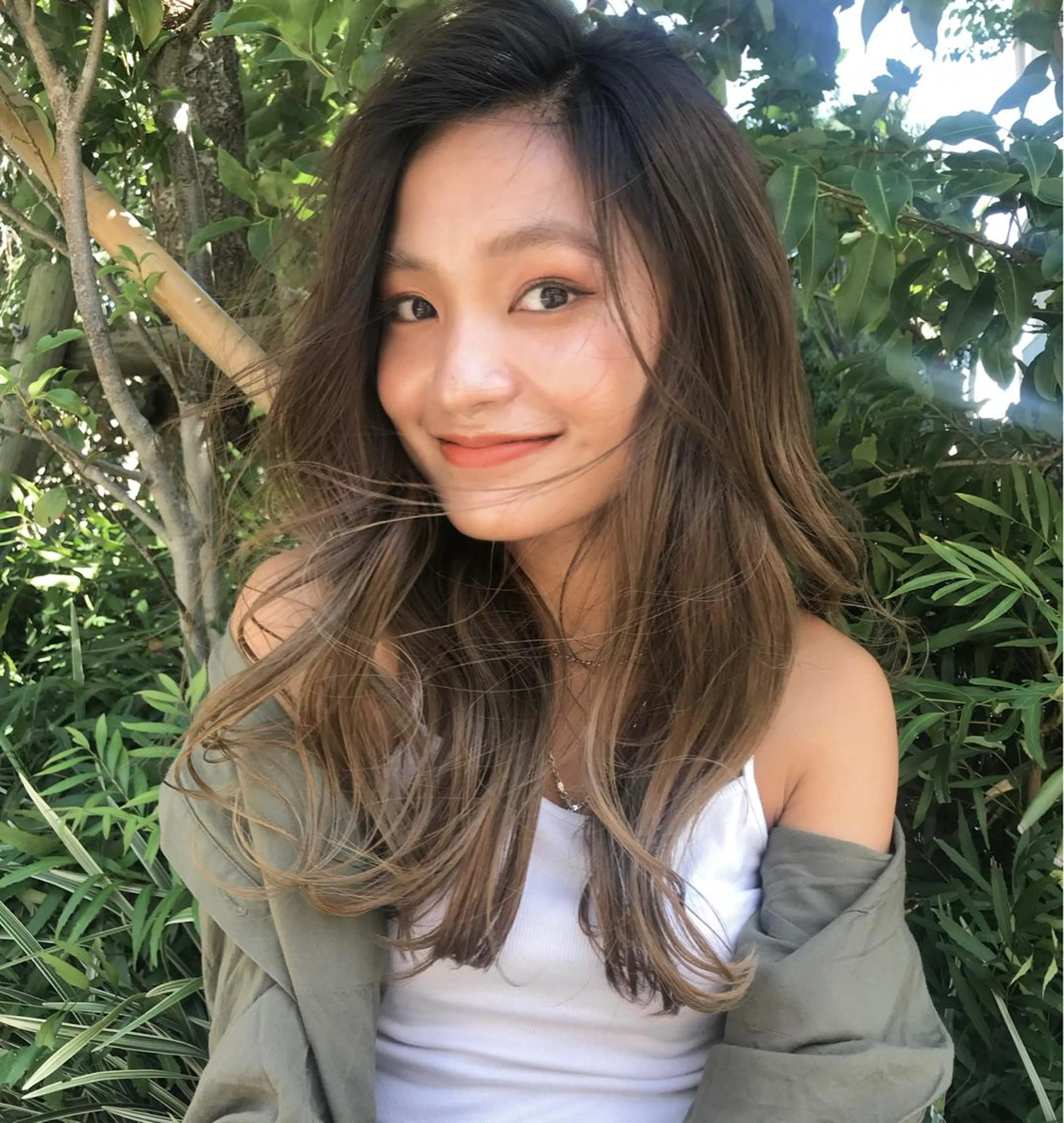 セミロング カラー ヘアアレンジ グレージュ ハイライトカラー 顔まわりレイヤー ハイライト レイヤーカット ナガミネアリサ/ 学芸大学/海外ヘアのヘアスタイル