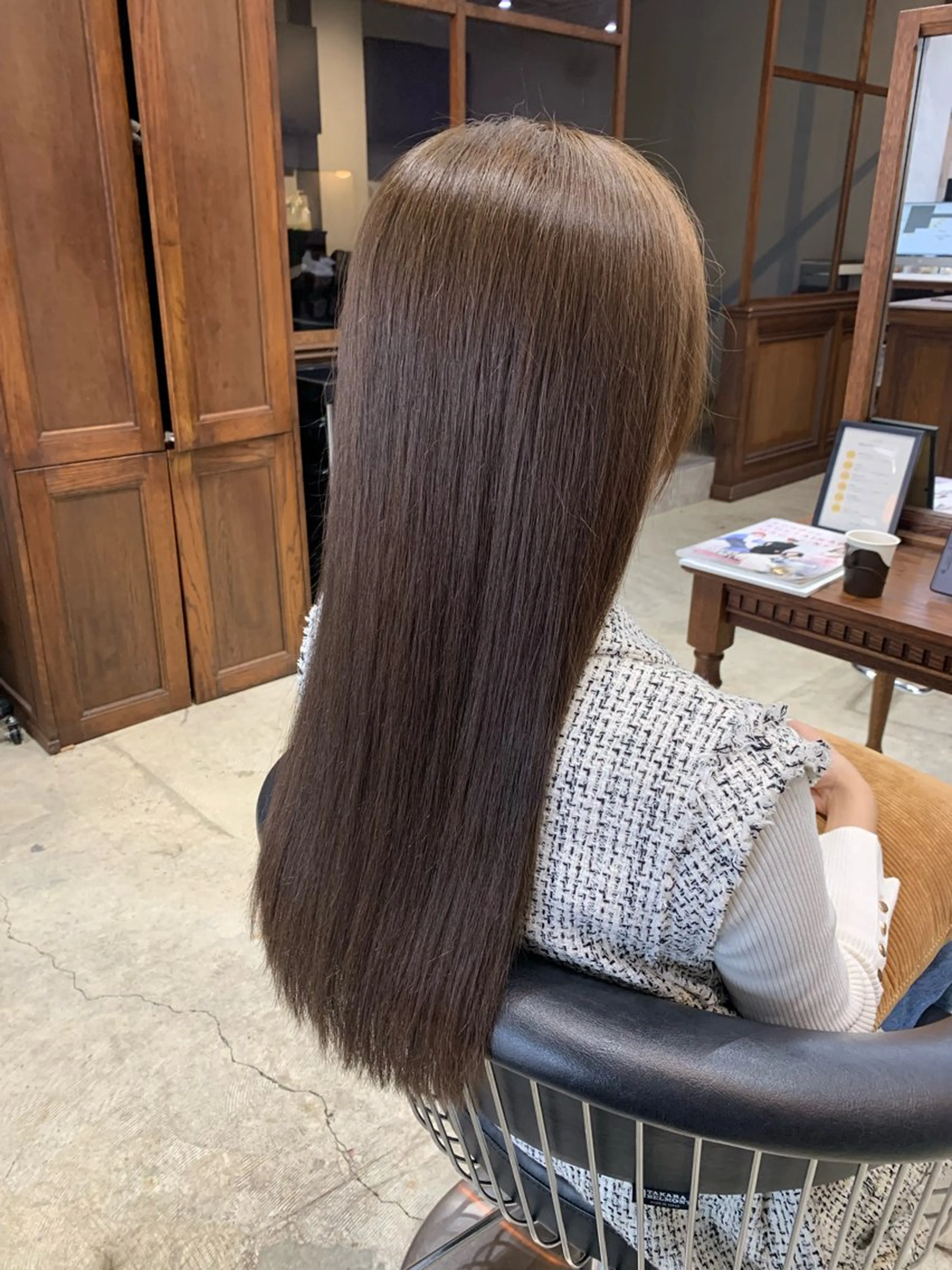 セミロング nene 艶カラーのヘアスタイル