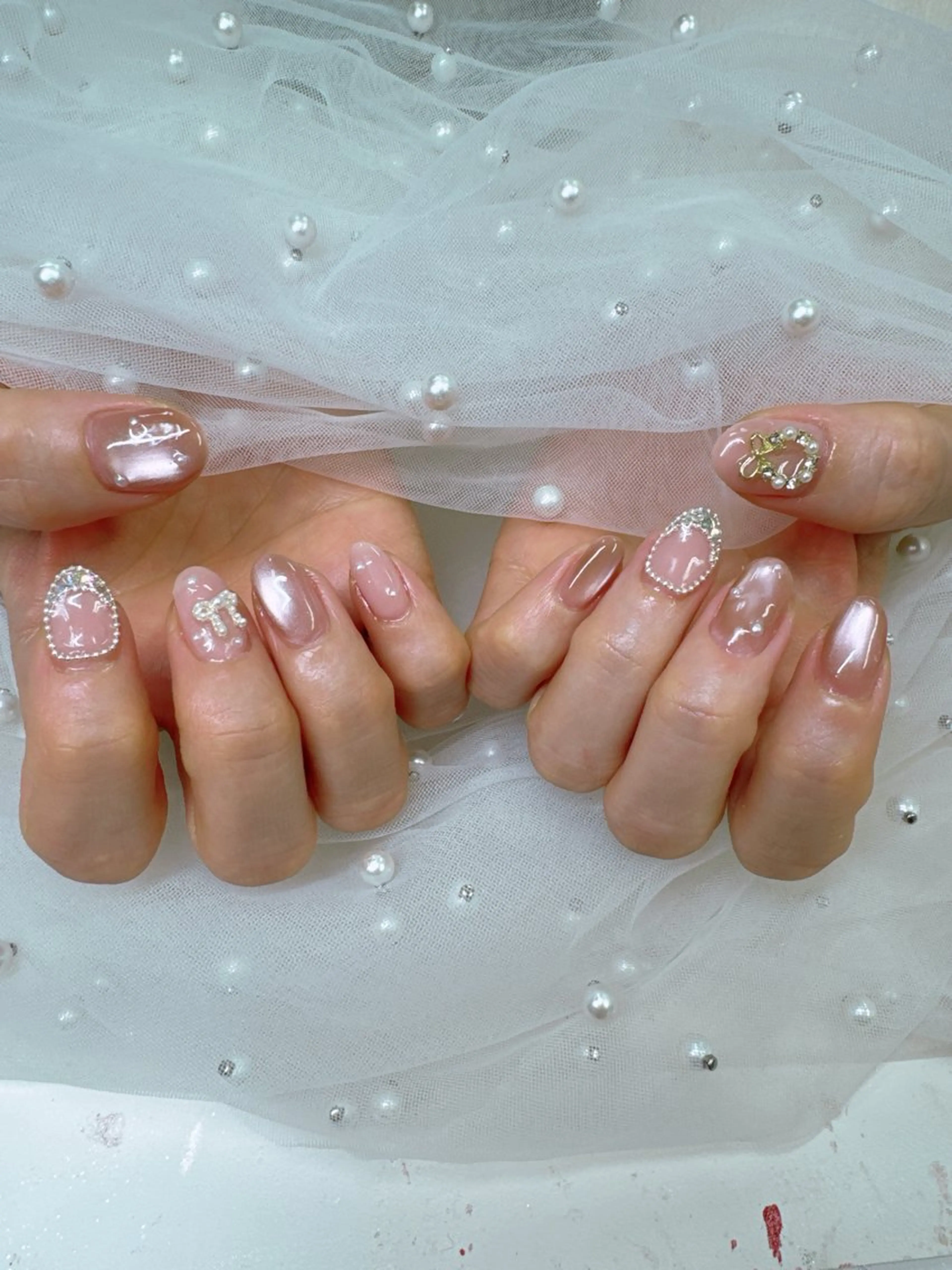 ネイル フレンチネイル ジェルネイル ガラスフレンチ キラキラネイル パラジェル ハンドネイル クイーンズネイル銀座所属・Queeens nailのネイルデザイン