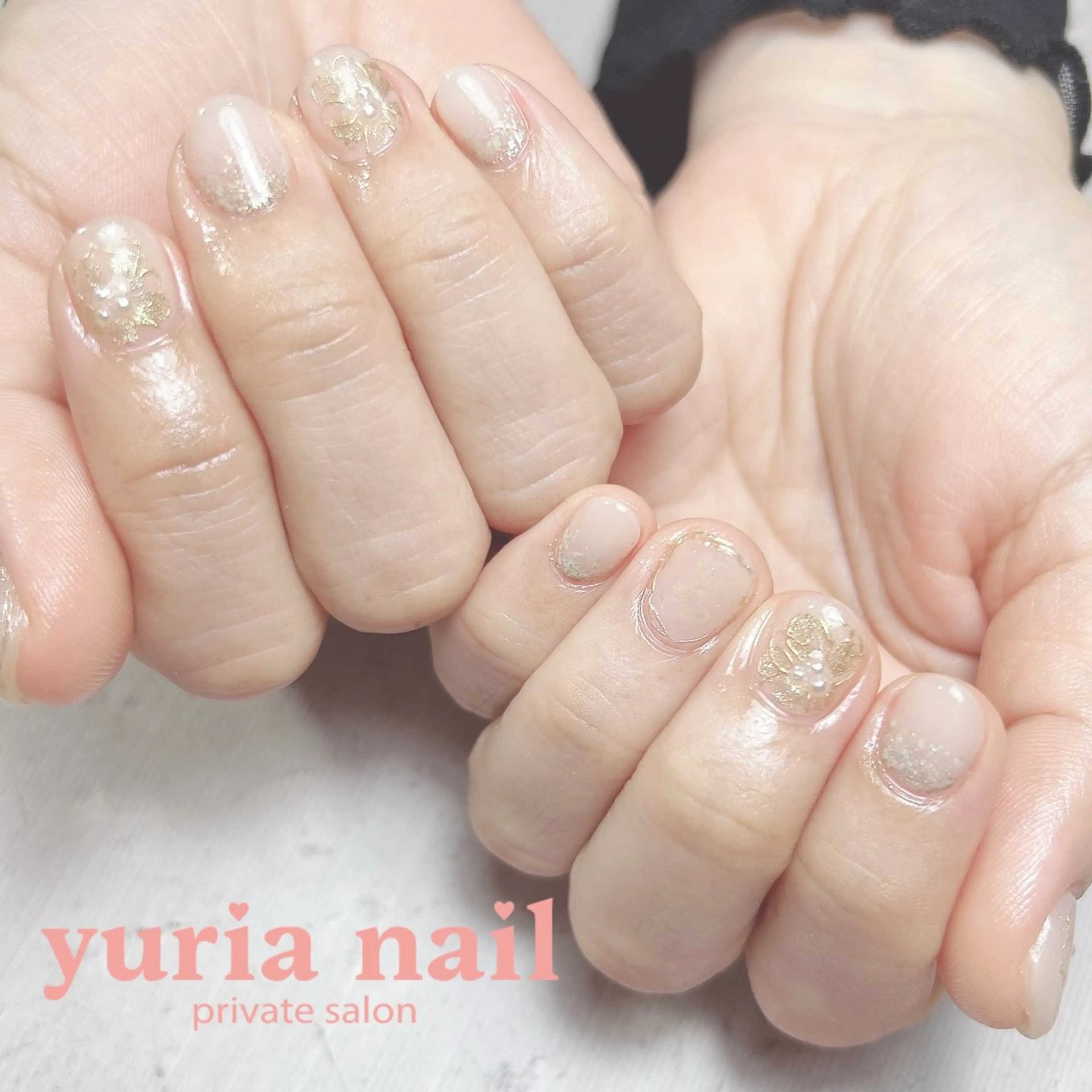 ネイル フラワーネイル ジェルネイル ゴールド 卒業式 ニュアンスネイル ハンドネイル 小林 ゆりあのネイルデザイン