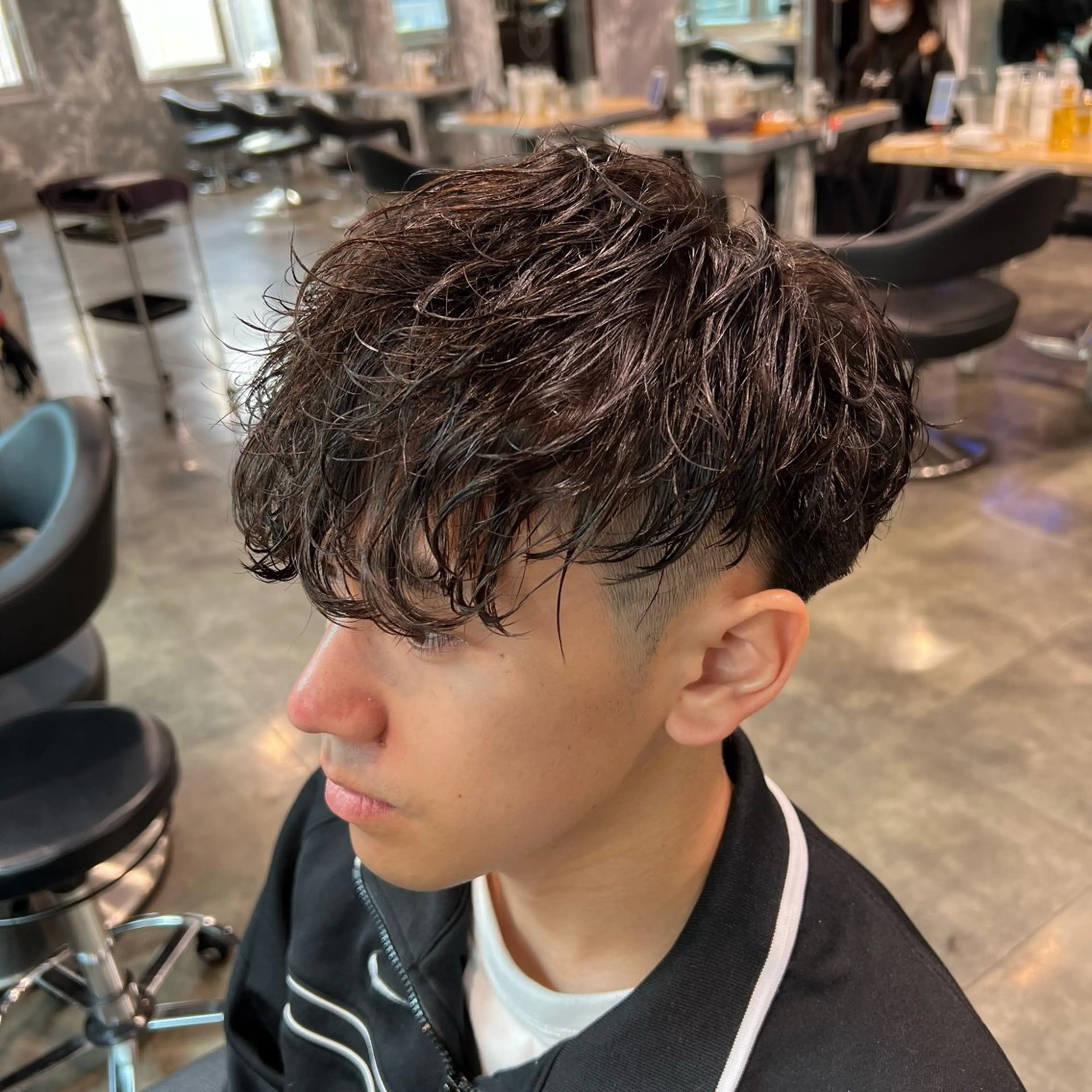 メンズ アップバング センターパート メンズハイライト マッシュ メンズパーマ カット パーマ フェザーパーマ職人 🪽yutoのヘアスタイル