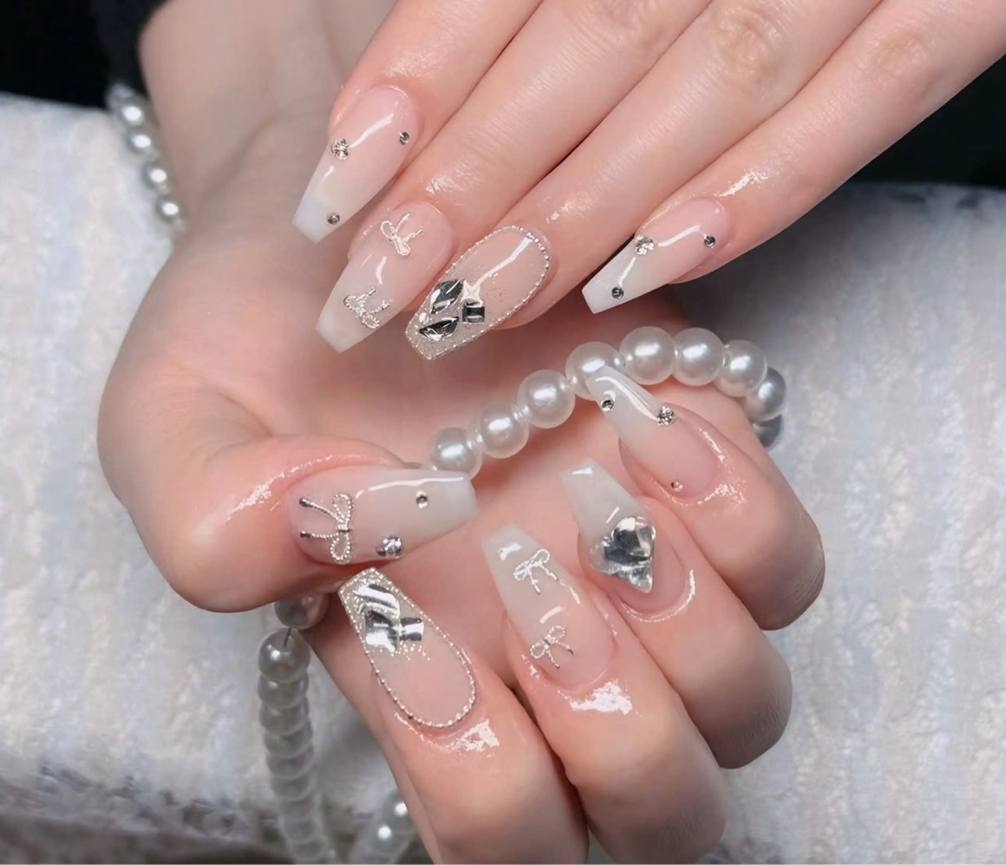 ネイル フレンチネイル ジェルネイル ガラスフレンチ ハロウィン ハート ハンドネイル H.baby Nail Salonのネイルデザイン