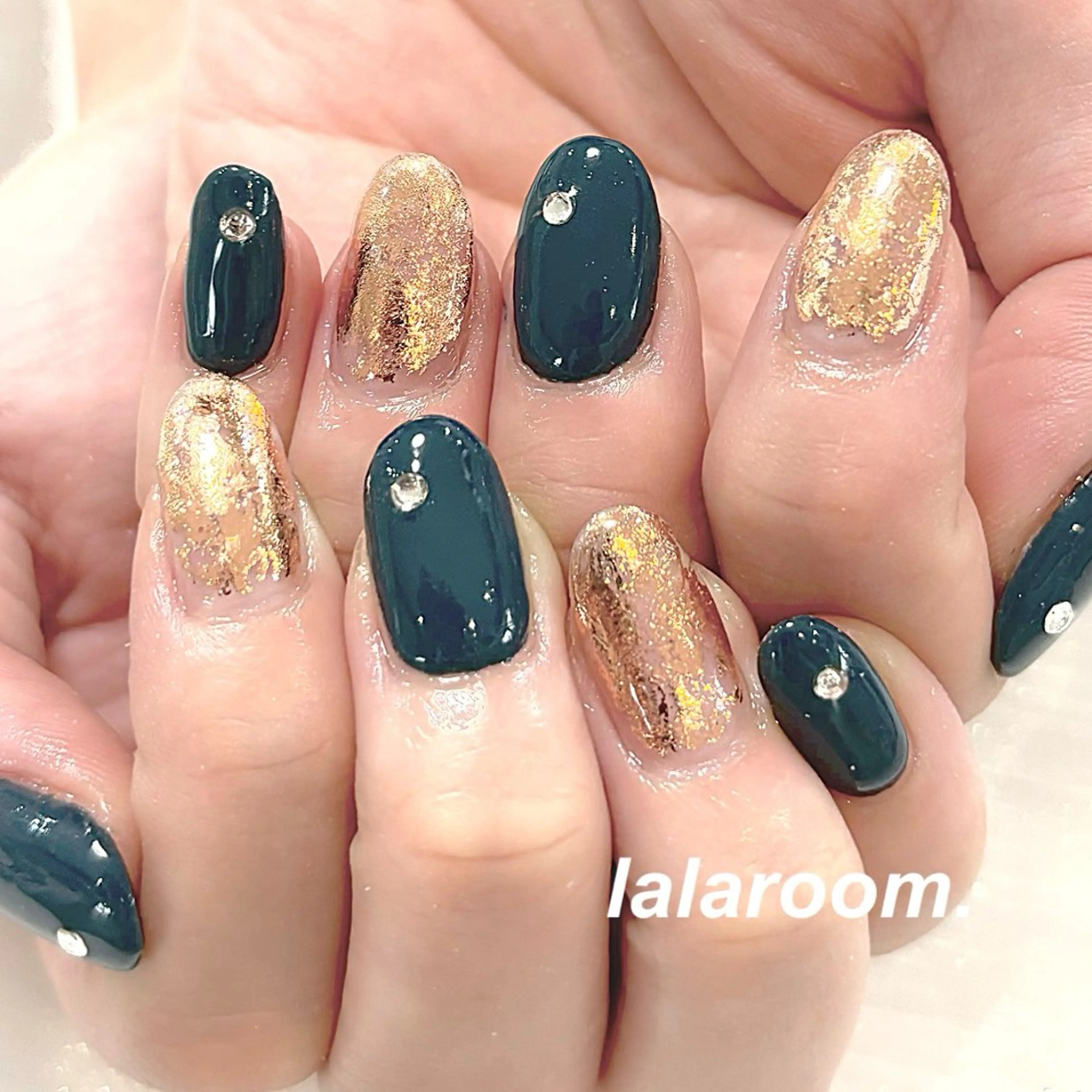 ネイル キラキラネイル マグネットネイル オフィスネイル ワンカラーネイル シンプルネイル ハンドネイル lalaroom. nailsalon航空公園店所属・lala room.のネイルデザイン